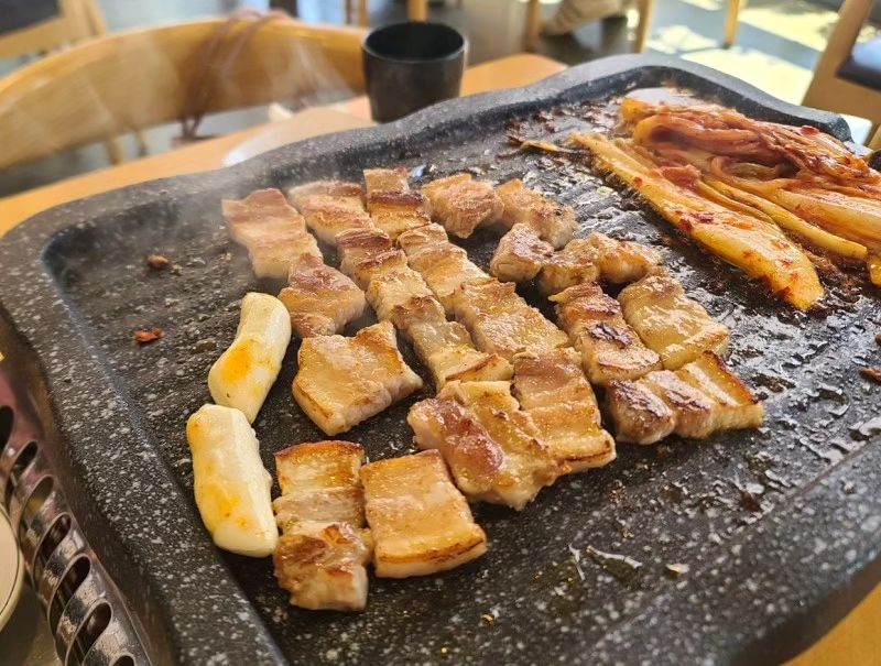 암돼지와 꽃등심 (돼지고기구이)

1. 주소: 경기 성남시 분당구 운중로 166번길 4-14 // 운중동 1019-2 
 *운중동행정복지센터에서  250 m 이내, 도보 3분 소요

2. 영업시간: 월-토 11:00 ~ 22:00 (브레이크 타임 16:00 ~ 17:00)
 휴무일 일요일

3. 연락처: 031-8016-3566
4. 단체 이용 가능

5. 예약가능
6. 주차가능

#암돼지와꽃등심 #운중동맛집 #서판교돼지고기맛집 #암돼지맛집