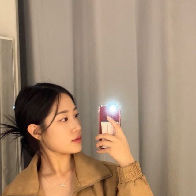 박예원 on Instagram: "#광고 @vivabrown_official ➿비바브라운 85-VIVA001 [Vegan Suede] 카라 블루종 스웨이드 자켓➿ ➰폴리 100%(스웨이드) ➰소프트한 터치감,은은한 광택감으로 고급스러운 무드 연출