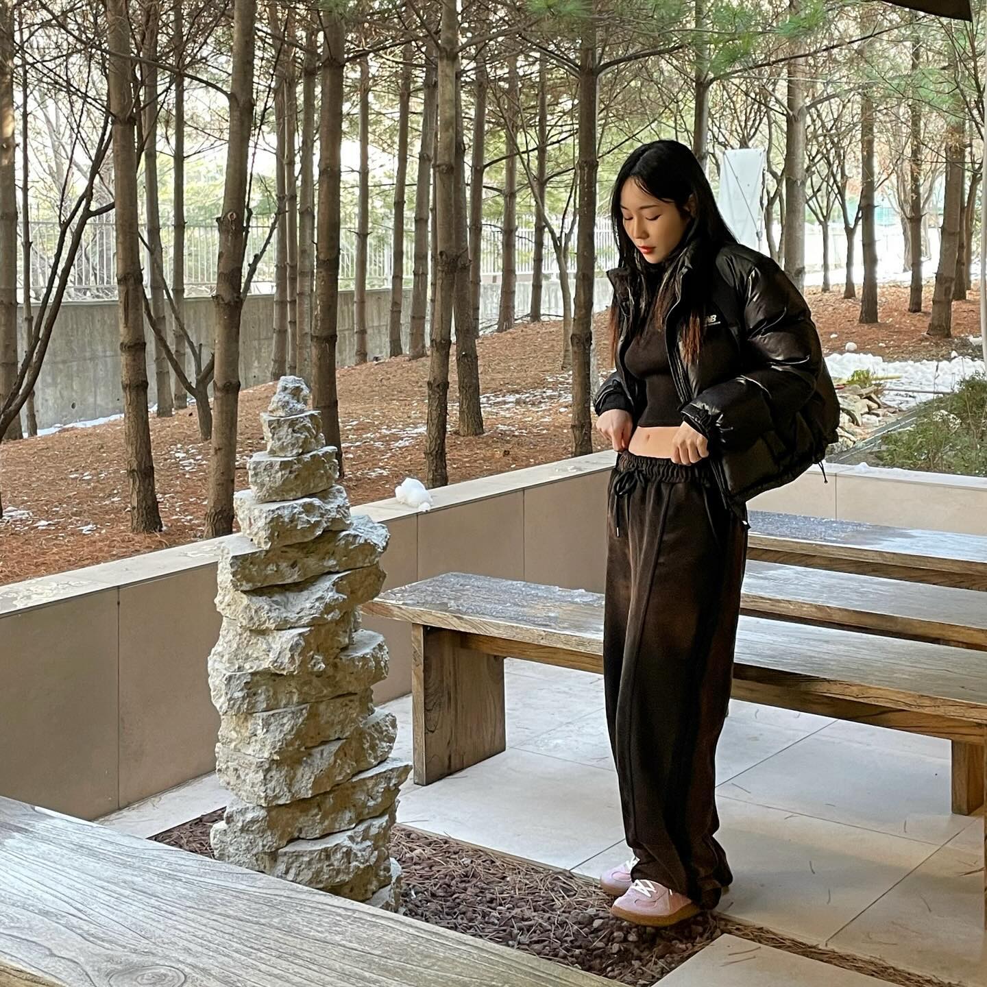 바지는 원래 질질 끄는 맛임

색감이 실제로 보면 더 예쁜

몸에 닿는 착용감이 너무 편안한

운동 할 때도 입게되는

그만큼 좋으시다는거지

search410_official #워싱와이드팬츠 #워싱팬츠 #써치410 #SEARCH410 #스트릿 #스트릿패션 #dailylook #데일리룩 #데일리코디 #오늘코디 #seoul #fashion #패션 #ootd #오오티디 #좋반 #좋아요반사 #좋아요 #likeforlike #셀카 #셀피 #셀스타그램 #selstagram #selfie