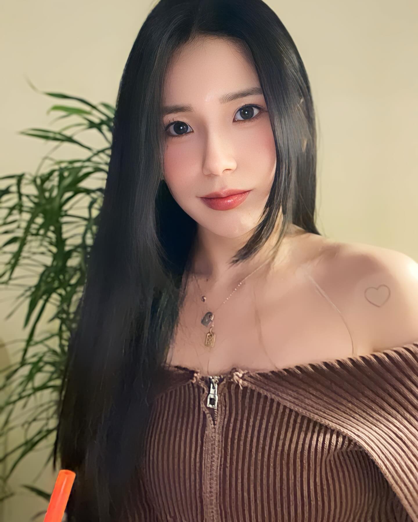 둥이랑 예카 데이트👯‍♀️🤎
도란도란 가족들이랑 자알 지내는중,,
오늘은 또 둥이 필라테스 안 가는날이라
예카 어디 갈까,,?🤭