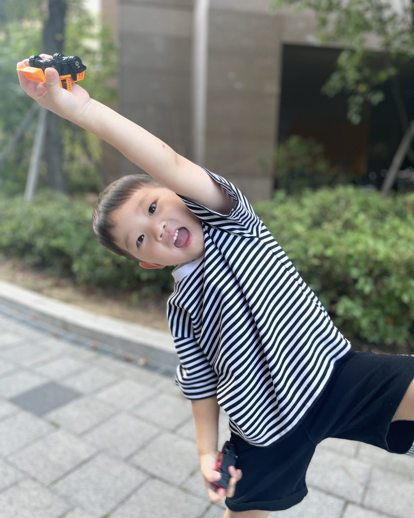 오늘도 등원 잘함!!
(엄마는 지하철을 놓쳤지만!!🥴)
#오등완 #아들램 #아들램그램 #오늘도예쁨