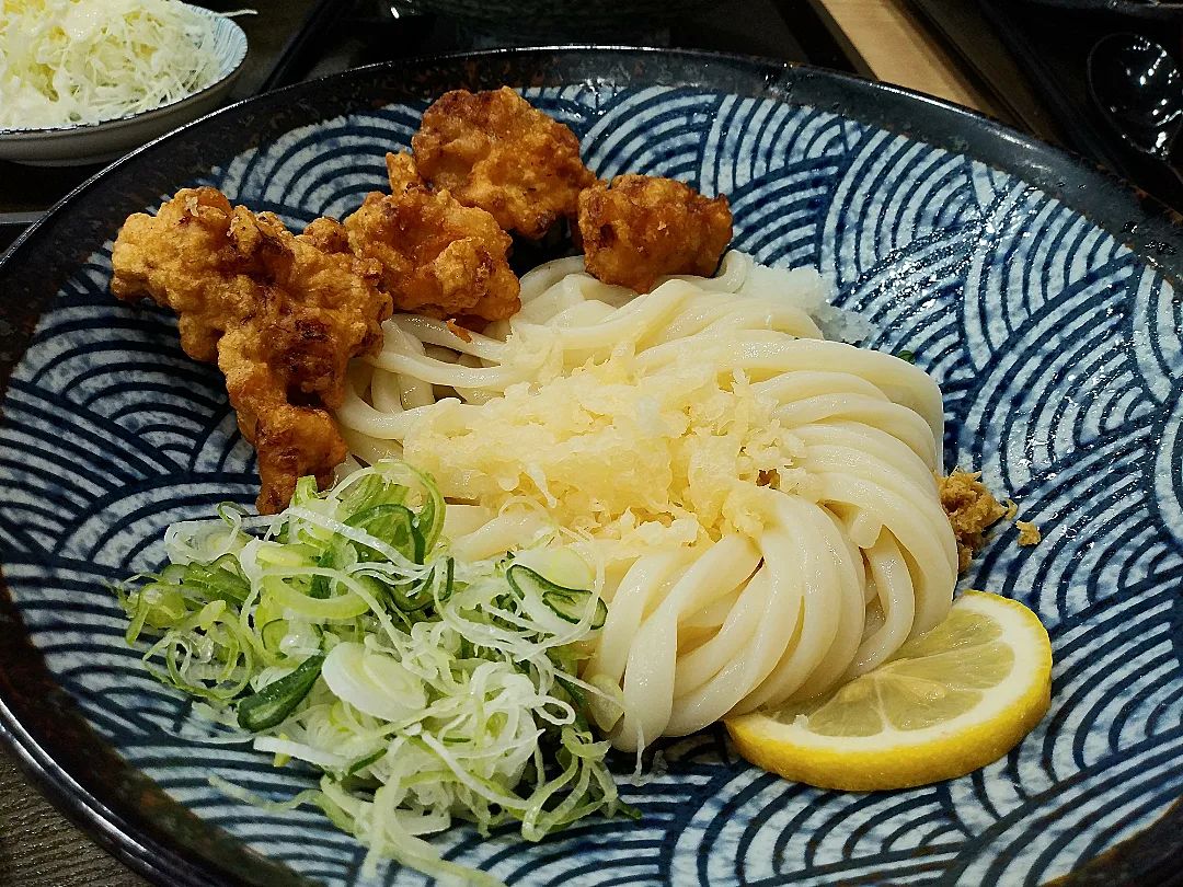 #2022년2월10일목요일오후1시 #화정 #우동

경기도 고양시 덕양구 화정동에 있던 우동맛집이었는데 찾아봤는데 없는거 보면...없어졌을까요?
아시는분 있으면 댓글로 알려주시면 감사하겠습니다☺️

친오빠가 우동을 좋아해서 같이 먹으러 갔던 기억이 있는데 저는 그렇게 맛있게 먹진 않았던거 같습니다😅
친오빠가 맛있게 먹었던거 같은데🤤
앞으로도 친오빠와 먹고 싶은거 있을때마다 가격 신경 안 쓰고 맛있는거 먹으러 다녔으면 좋겠습니다🍥🍤