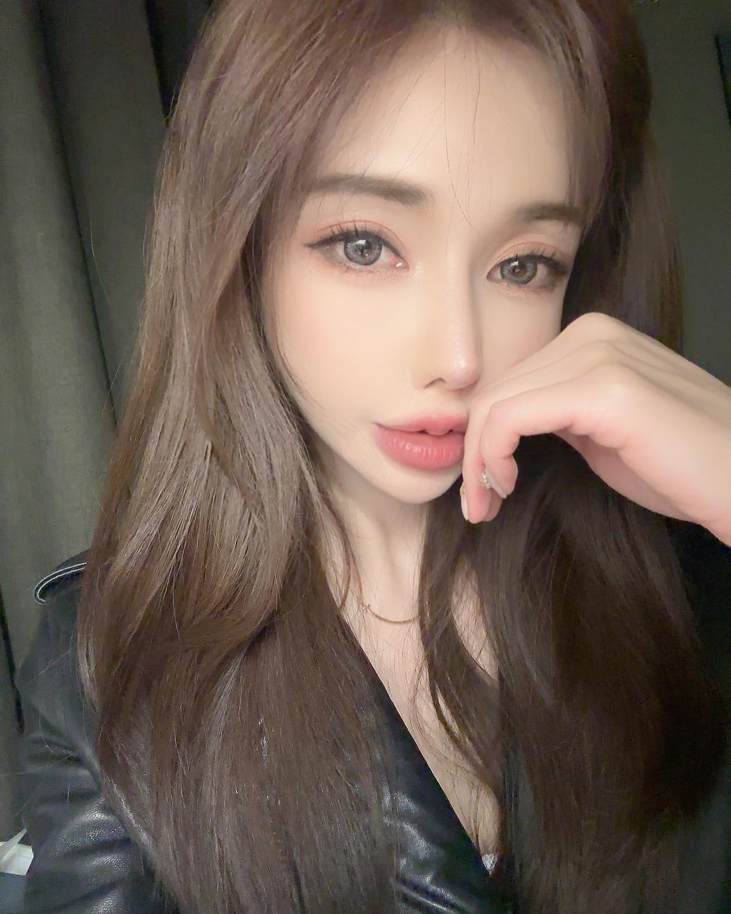 #속눈썹펌 안하고는 이제 못살거같아요. 🤩

속눈썹펌 하나로 사람이 그렇게 생기있게 보이고 예뻐 보일 수 있나요? 🤭 
눈화장 시간도 단축되고, 뷰러할 일도 없어서 내 소중한 속눈썹도 안빠져요 👀

이번에도 #뷰티린 속눈썹펌 정말 대대만족 ✌️

꼼꼼하고 손빠른 원장쌤 덕분에 
오늘도 예뻐짐 💕

반영구는 화곡 뷰티린👍🏻
-
.
.
.

beautylin0123 
#화곡속눈썹연장 #발산속눈썹연장 #강서속눈썹연장 #화곡속눈썹펌 #발산속눈썹펌 #강서속눈썹펌 #틴트펌 
#eyes #eyemakeup #selfie