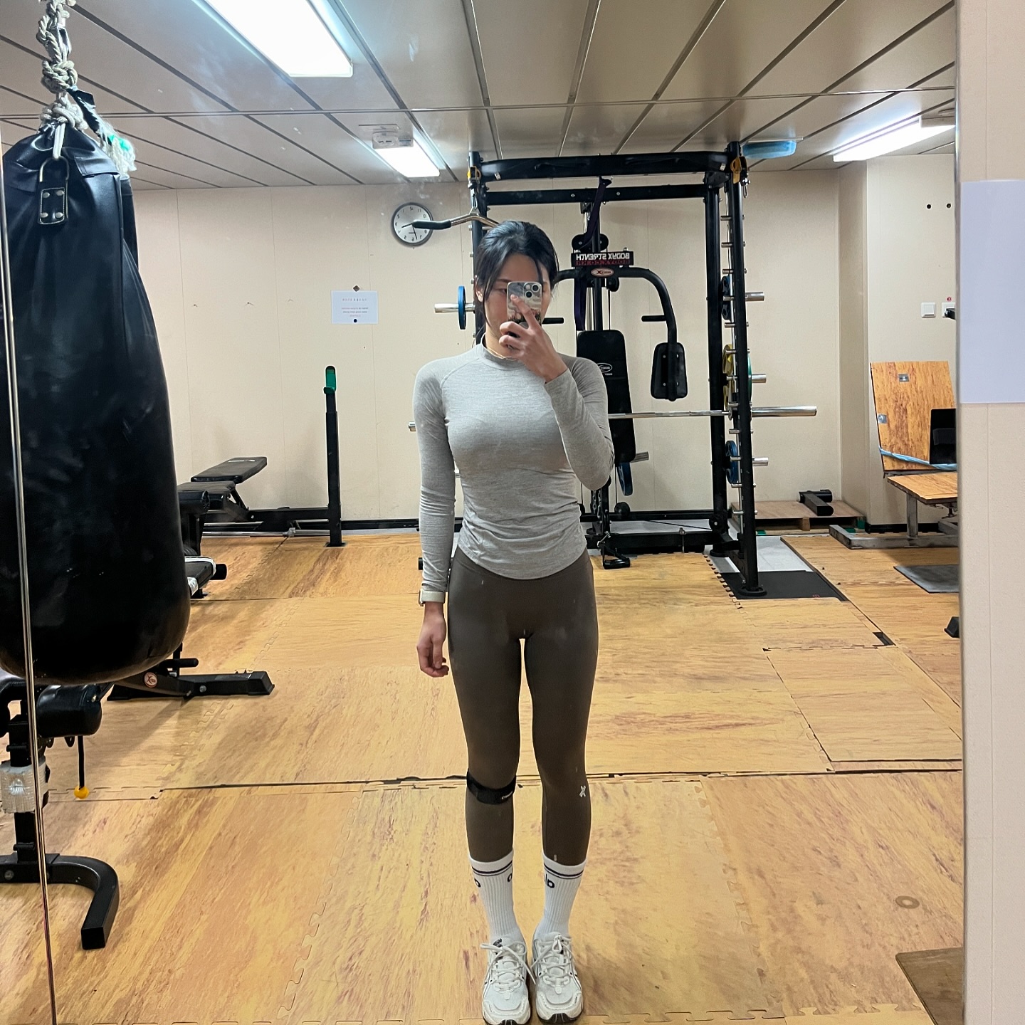 #어운완

여기는 매우 추움
한국은 날씨 좋은가요?