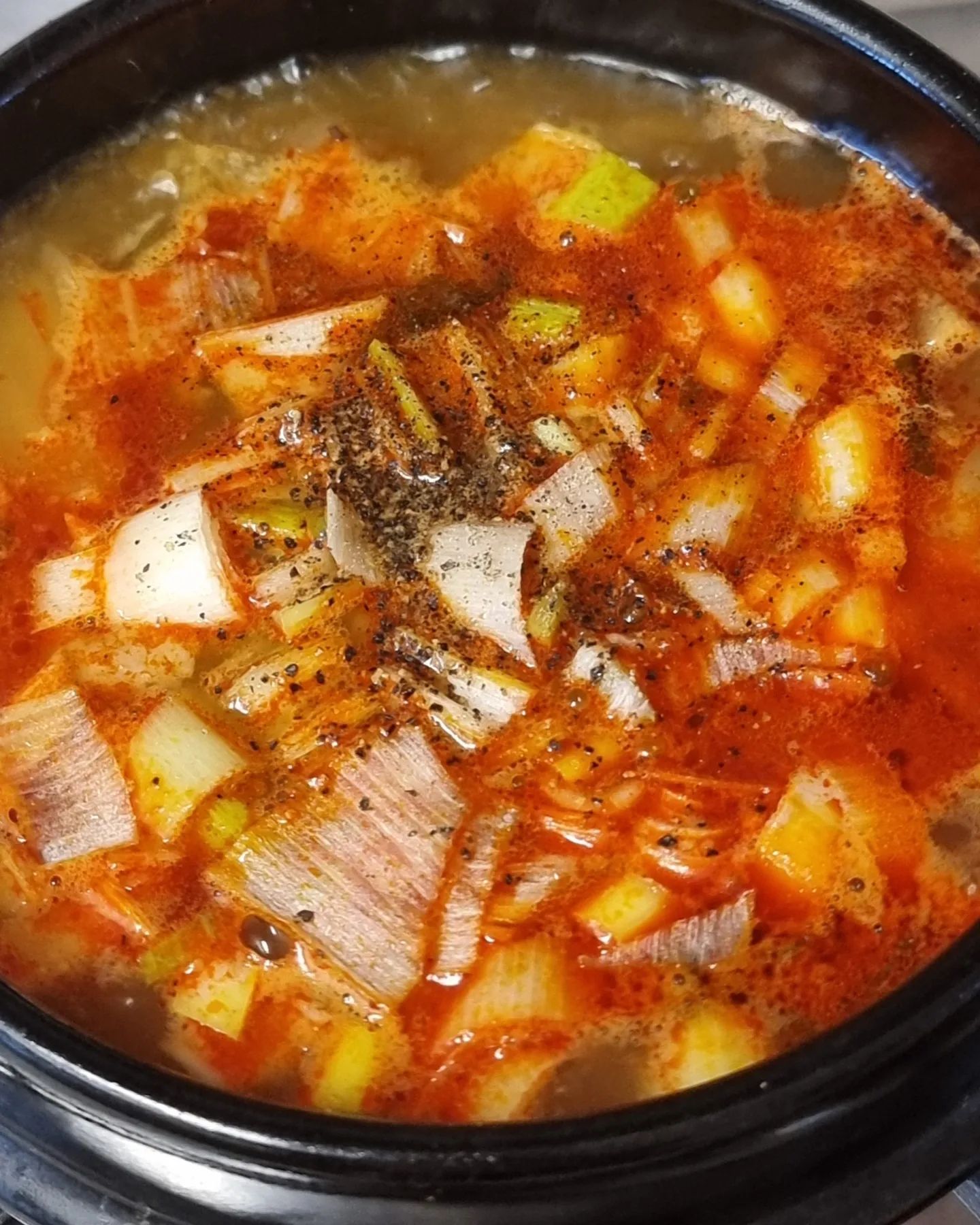 #옥주부서초동해장국 #옥키친 #해장국 #옥주부 #내돈내산

이번에 새로나온 옥주부 신상❤️
옥주부 음식을 먹기 시작하면서 맛있어서 항상 주문해 먹어용✨️
신랑이랑 술을 즐겨먹어서 해장도 많이 하는데 해장국이 출시 되었다고해서 먹어봤어용😍
국물도 얼큰하고 건더기도 많이 있어서 한끼 배불리 먹기 너무 좋아요🩷🩷
