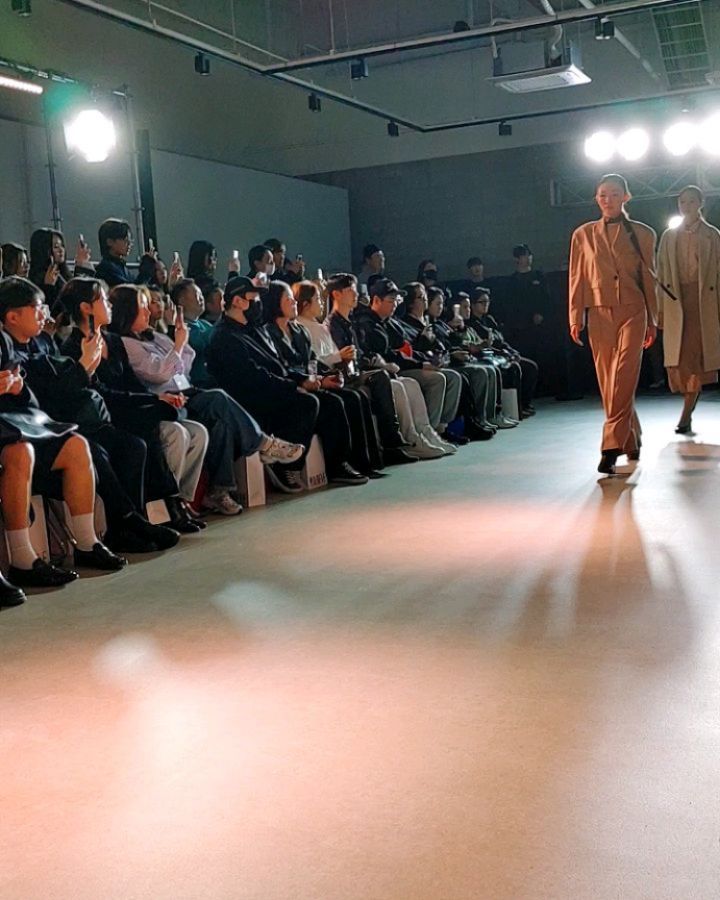 #더플라츠코엑스 
2024 F/W FASHION SHOW
#트리플루트패션쇼 가 열렸어요

패션 코드는 역시 트리플루트!
이번 가을,겨울 신상룩 역시 입고 싶은
디자인들이 한 가득!

워킹맘의 힐링 시간 감사합니다.

이지선 대표님의 고생하셨습니다

세계로 나가는 #트리플루트 #tripleroot.
사랑합니다! 💕

tripleroot.official