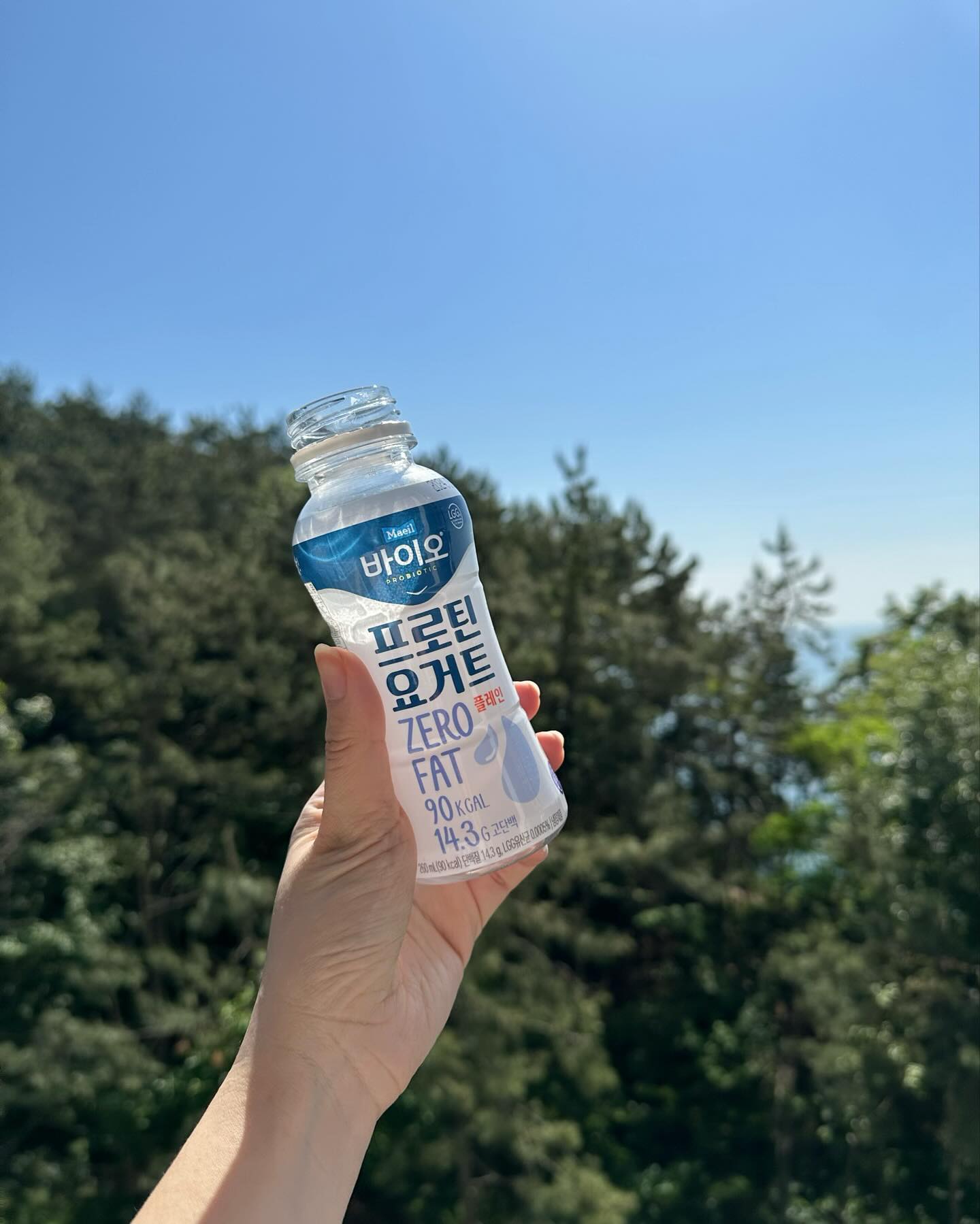 #협찬 freshmaeil
다이어트 하면서 간식 찾기 넘 어려운데,
한병에 90kcal, 14.3g 고단백!!!
세상 가벼운 요거트 단백질을 찾았어요😍
LOW SUGAR + ZERO FAT이라
부담없이 호로록💕💕?
출근할때도, 여행갈때도 항상 챙겨먹어요?
 
운동할 시간없는 직장인분들 ◡̈⃝✩‧₊
부적한 근육을 챙겨주는 음료로! 
또는 다이어트 간식으로 딱 좋은
매일바이오 프로틴요거트🙂
 
이제 쿠팡 등 온라인 어디에서나
그리고 매일유업 다이렉트 몰이나
네이버 브랜드 스토어에서도
구매 가능하다고 해요~!
꼭 한번 맛보세요❤️
 
아!! 지금 프로틴요거트 출시 기념으로
우리들의 #바이오댄스 챌린지 중이라니
함께 참여 고고!!!🥰
-
-
-
#다이어트간식 #다이어트간식추천 #다이어트음료추천 #건강한간식 #저지방요거트 #관리하는여자 #맛있다 #장댄스 #다이어트음료 #단백질간식 #무가당요거트 #단백질음료