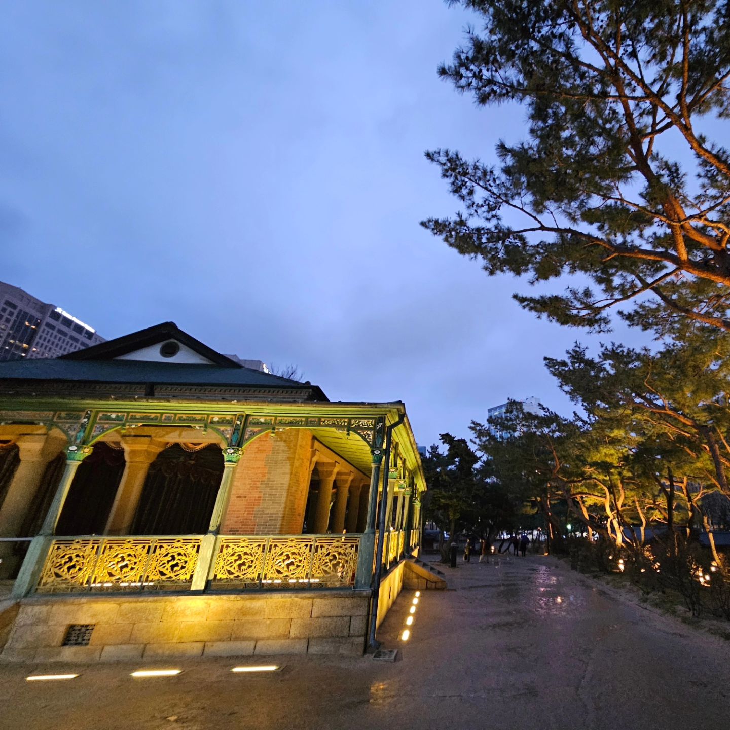 혼영 혼밥 혼커 혼자만의 산책 덕수궁 현대미술관
나를 돌아보는 시간~♧♧♧

#덕수궁 #혼자놀기 #덕수궁미술관 #서울가볼만한곳 #여유가득 #주말 #조용한시간 #감사한하루 #고맙다 #서울나들이