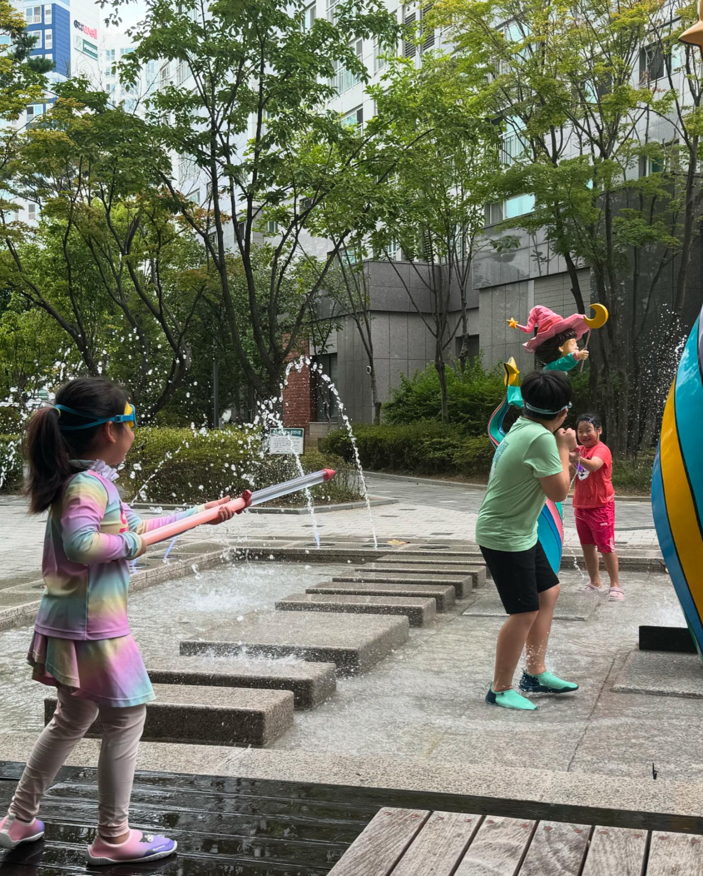 아파트물분수대 실컷놀아랑😆