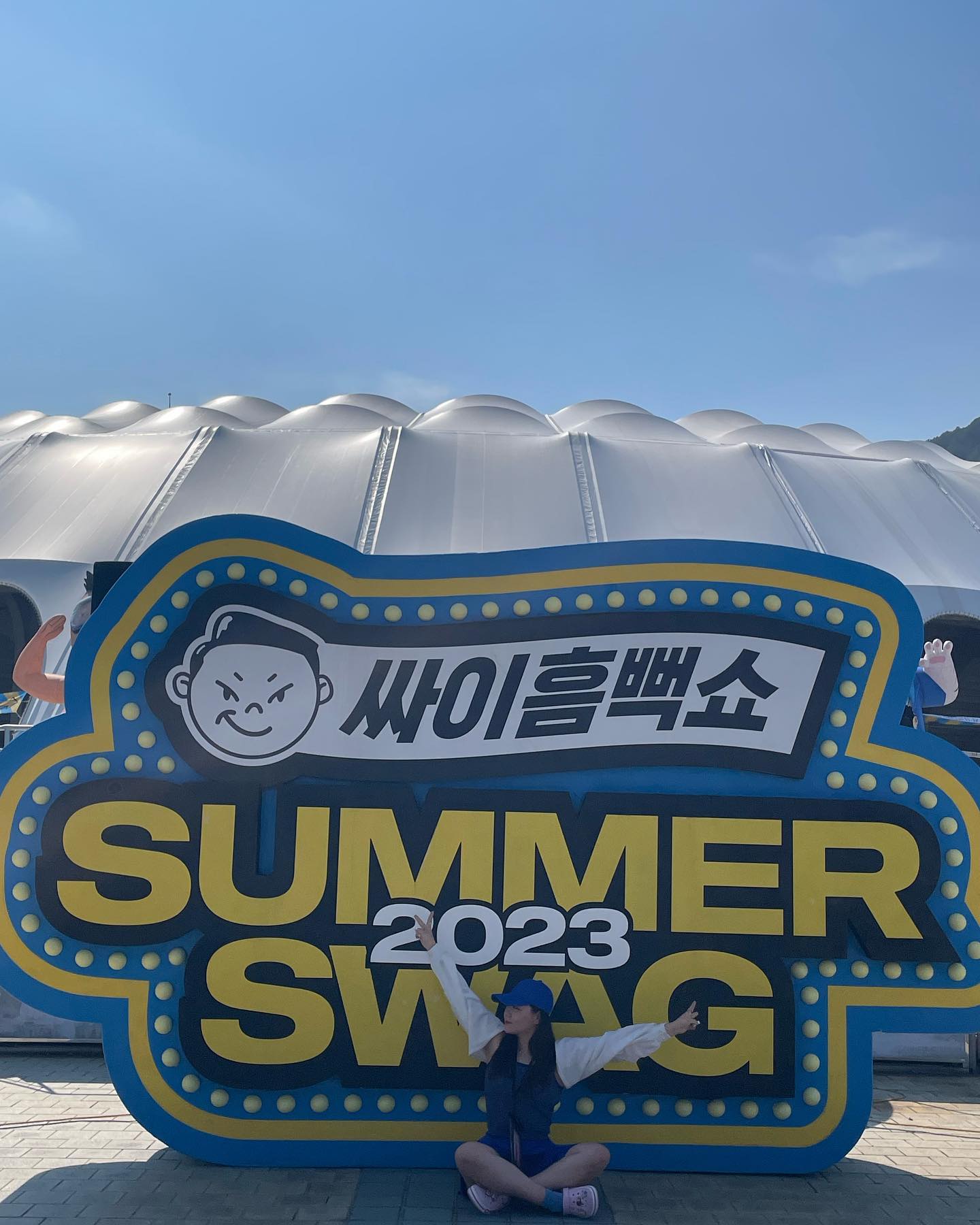 찐 E였네 나!! 기록보다 기억하고, 웃고 울고 춤추고 노래했던 흠뻑쇼🤍🩵💙 
너무 더웠지만 싸이 등장에 바로 텐션업🫶🏻
박재상 이채린 성시경 최고의 조합💙 #아버지 나올 때 우시던 아버님.. 보고 울컥한 찐 F.. 쫑이는 내가 운지 모를거야 물에 흘려보냈으니까 🤭 
재상오빠..욕하면서 뛰면 뛰어진다 해서 정말 욕하면서 뛰었어요… 앵콜까지 실컷 놀다오니 숙소에서 앓는 소리남.. 시리가 듣고 위로해준 #흠뻑쇼2023 목소리와 다리와 두 팔을 잃음.. 여름 마지막 물놀이 끝!
내년엔 대구, 부산 두 번 가기 도전! 

#박재상X5 #230826 #PSY #고장난시계 #두개의성대 #마마마마마 #진행시켜 #무한앵콜 #summerswag2023 #부산