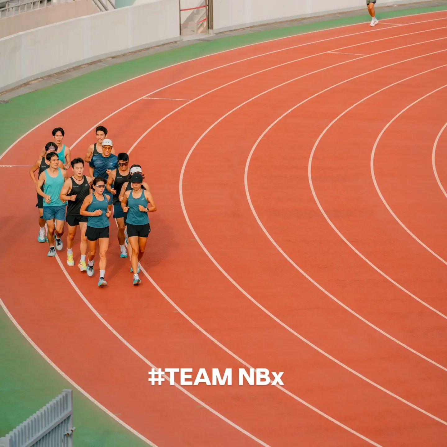 `24 가자 춘천으로 D_66
NBx 첫 훈련
400인터벌 74s 10set

더위를 많이타고 땀이많아 항상 여름엔 슬럼프가 오지만
올해는 다르다... 좋은 환경, 좋은 사람들, #teamnbx 를 만나
긍정적 시너가 생긴다.
반복된 훈련은 여름도 이겨낼 수 있다.

앞으로 남은 2개월,  노력하면 배신하지 않을거다.