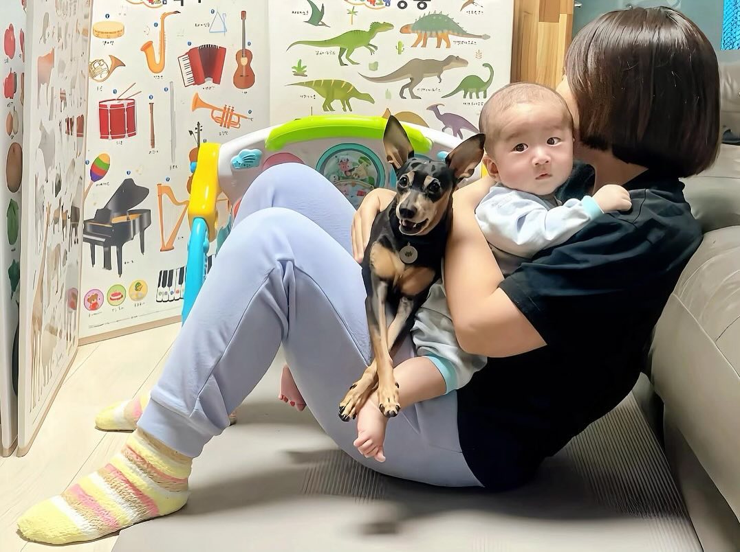 애개육아현장🍼🐾
귀엽지만 버겁다 이 자식들아🤦🏻‍♀️
해맑아서 더 킹받는 내 새꾸들~