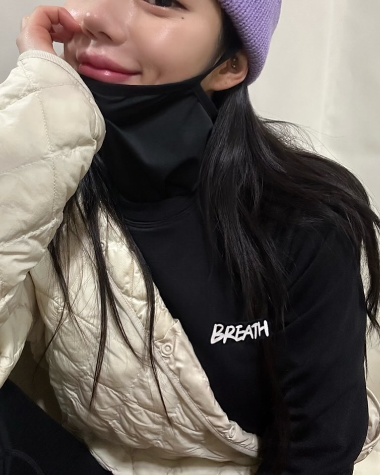 -16도 한파를 이겨낸 브레스🔥

이번 주 역대급 한파를 뚫고 휘팍에 다녀왔어요!
아시다시피 저는 영하 5도 이하로 내려가면
고민없이 보드 대신 집에서 술을 탄답니다ㅋ.ㅋ

하지만 브레스 이녀석이 아주 대형사고를 쳤어요!
이번에 나온 파워 울 브레스와 기존 베이스레이어를 
같이 입어주면 리얼 ✨갓브레스유 ദ്ദി(☆⸝⸝•̀ᴥ•́⸝⸝)✨
더 얇은데 따숩고 보드랍고 그냥 미춰버려따요!! 

문어머리, 머리띠형 바클은 불편해서 못 쓰는데
브레스 마스크형 바라클라바는 귀도 안 아프고 
원단도 부드럽고 습기도 잡아줘서 꽃보더 잇아이템!

🔥올 겨울은 브레스와 함께 따끈한 겨울 보내세요🔥

breath_layer