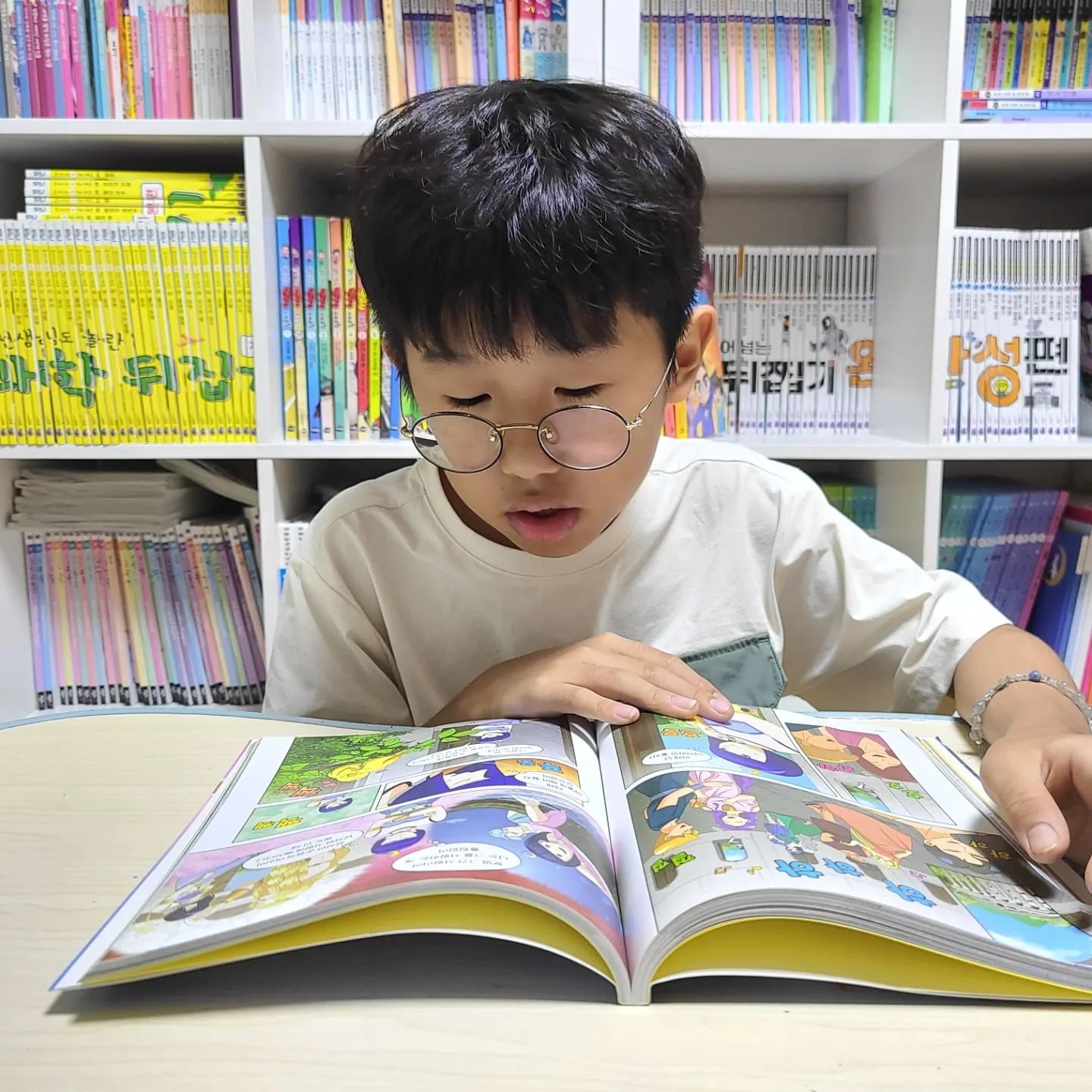 #협찬 이지만 진심을 담아 쓴 서평입니다

낯설고 어려운 그리스 로마 신화를 아이들의 눈높이에 맞게 흥미진진한 만화로 만나보는 시간
설쌤이 들려주는 이야기를 읽다보면 어느새 흠뻑 빠져들게 된답니다.

설쌤과 함께 신화 속으로 떠나볼까요?!

#설민석#설쌤#학습만화#그리스로마신화#초등학습만화#아르테미스#오리온#아폴론#악타이온