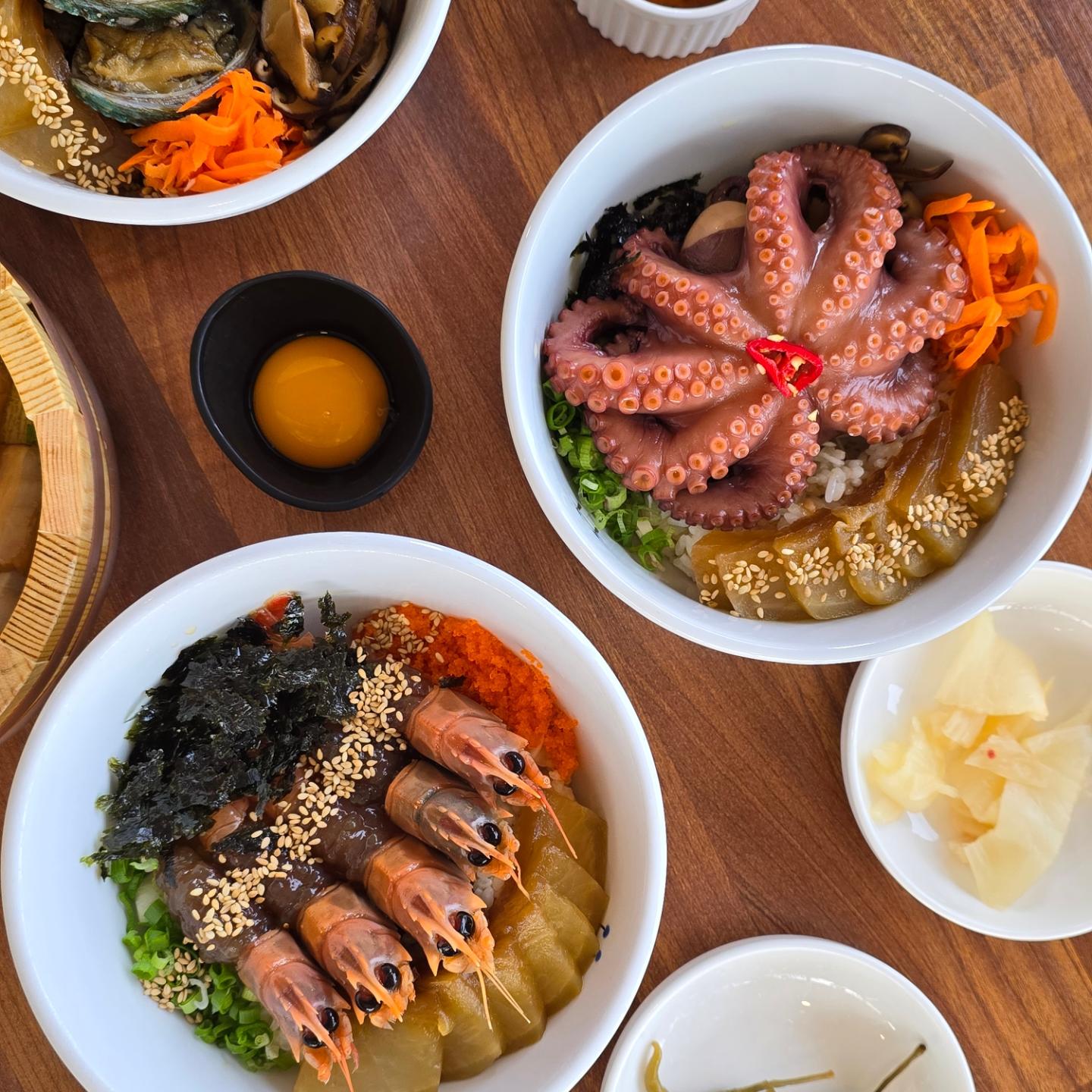 오랜만, 제주
도착하자마자 달려온 안녕, 협재
제주스러운 밥집부터 여행 스타트.

가보고 싶었는데 와봄!

무조건 인증샷 먼저 찍어야하는 비주얼!

#협재맛집 #제주여행 #협재비빔밥
