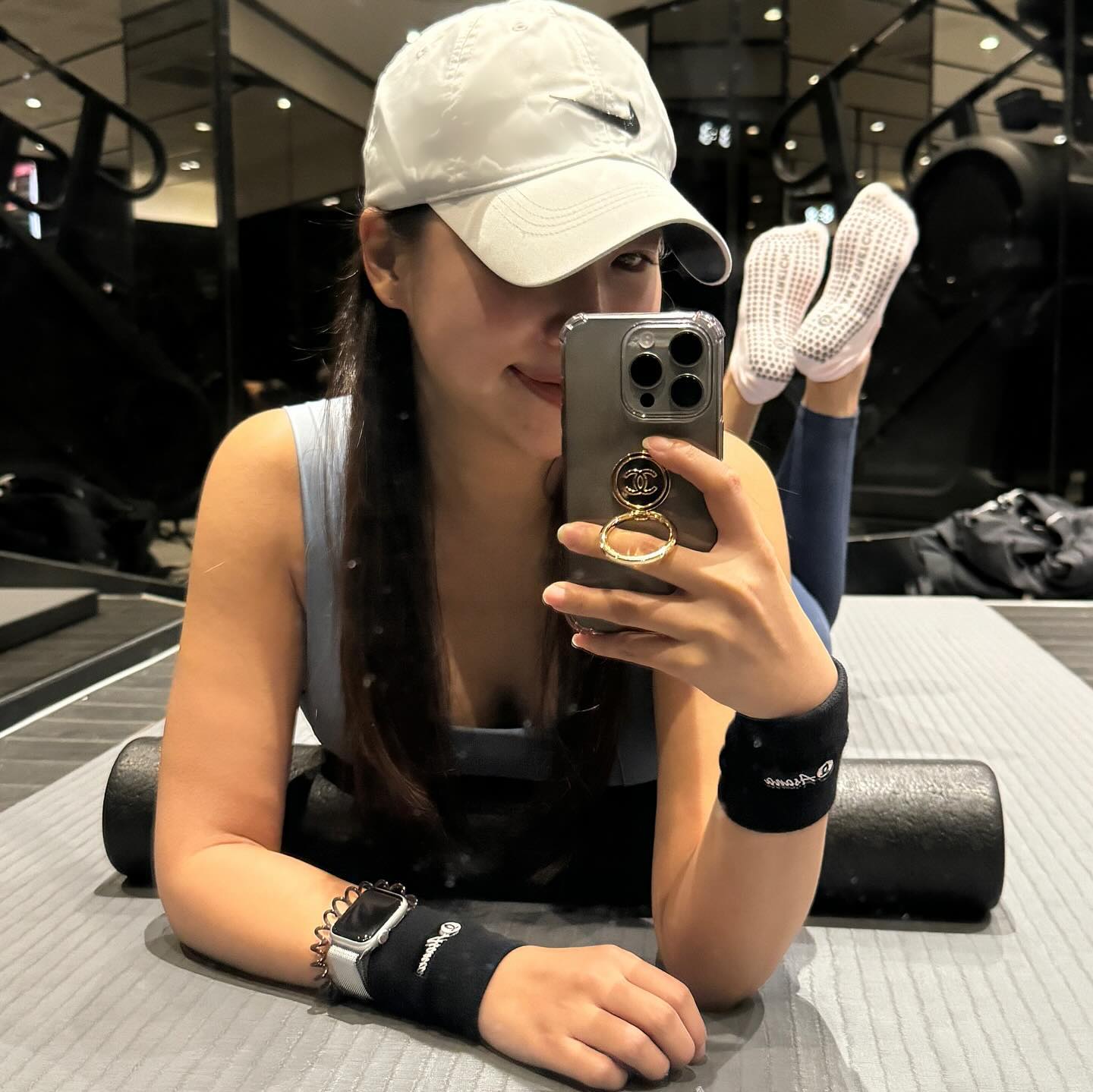 #협찬
아사나 와이드밴드 필라테스 양말
아사나 스포츠 테니스 손목밴드 이조합! 운동할때 최고 최고!!🏋️‍♀️

등이나 상체 운동할때 손목이 약하고 불안정한 저에게 
필수적으로 손목밴드기 필요한데요! 
아사나 손목밴드가 손목을 안정적이고 쫀쫀하게 잡아줘서 좋아요👍
근데 신축성이 좋아서 신기하게도 답답함은 없답니다🤍

와이드밴드 필라테스 양말은 진짜 요가매트와 함께 하는 스트레칭, 복근, 요가, 그리고 기구 필라테스에 필수인거 아시죠?!?
발바닥 미끄럼방지가 아주 촘촘하게 되어있어서 절대 안미끄럽고
와이드 밴드가 발목을 부드럽게 잡아줘서 착용감도 매우 좋아요❤️

#아사나 #손목밴드 #손목보호대 #리스트밴드 #아사나손목밴드 #테니스손목보호대 #아사나요가양말 #아사나필라테스삭스 #아사나요가삭스 #아사나필라테스양말 #필라테스양말 #필라테스삭스 #미끄럼방지 #요가양말 #요가삭스 #필테삭스
