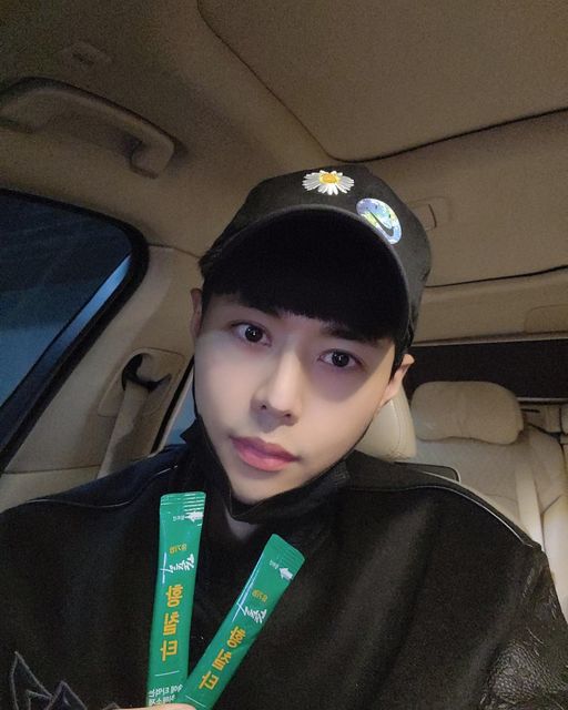 정승호 on Instagram: "광고#@hwangchil_korea 황칠타~ 인삼나무 하나면 내일 숙취해소 완료~ 중요한 모임 쏘주타임에는 필수템인 아이에요👍👍👍 소주와 깔라만시조합은 너무 시큼시