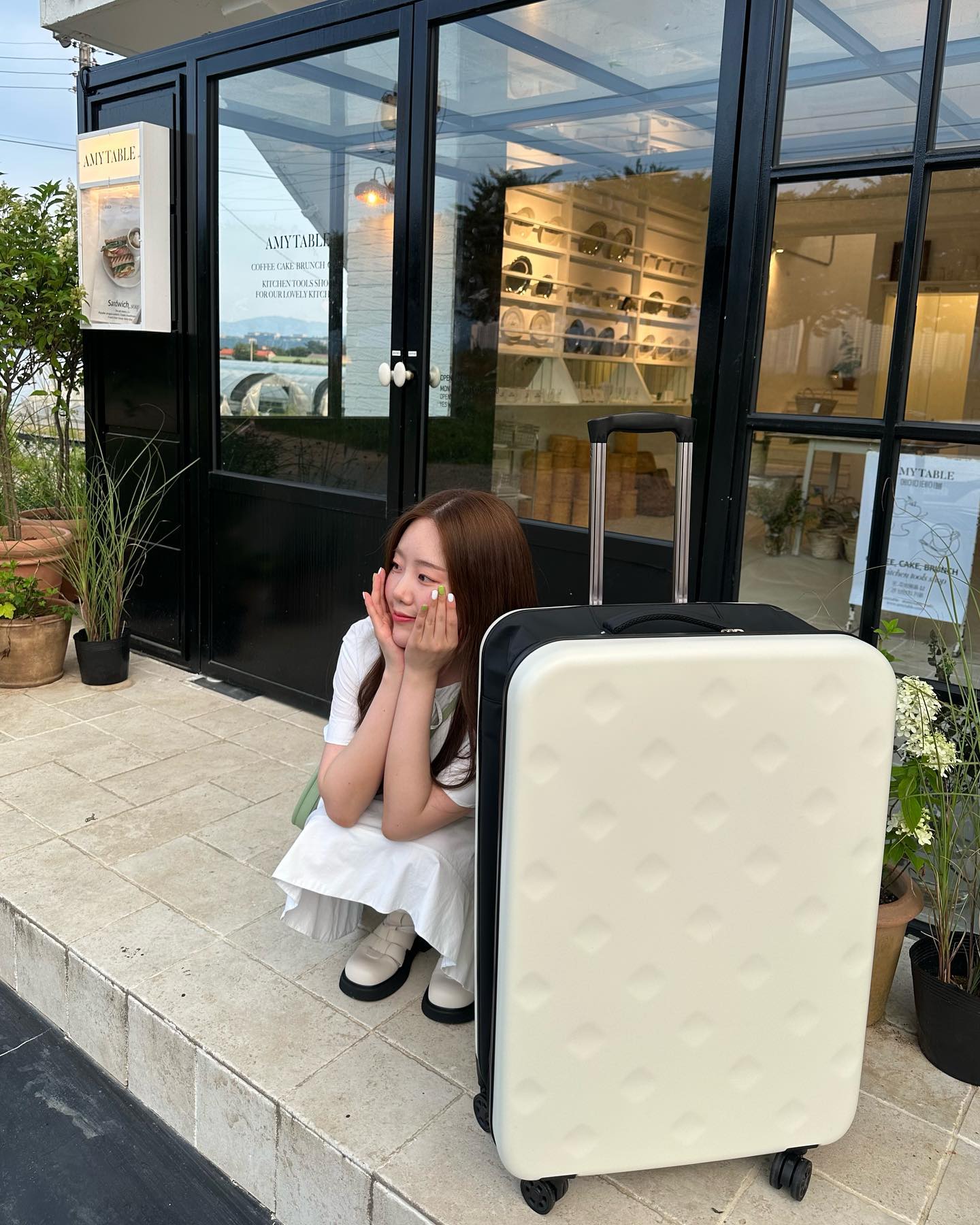 #협찬#광고
#캐리어연구소
⠀⠀⠀
짐왕창 넣고 집에 보관할때는
틈새에 끼워서 보관할수 있는 신기한 캐리어✨납작해서 짐 별로 안들어갈까했는데 많이 들어가서 너무좋고요( ͡σ̴̶̷̤. ͡σ̴̶̷̤)ෆ⃛ 
⠀
#28인치캐리어#대형캐리어#여행용캐리어#여행준비