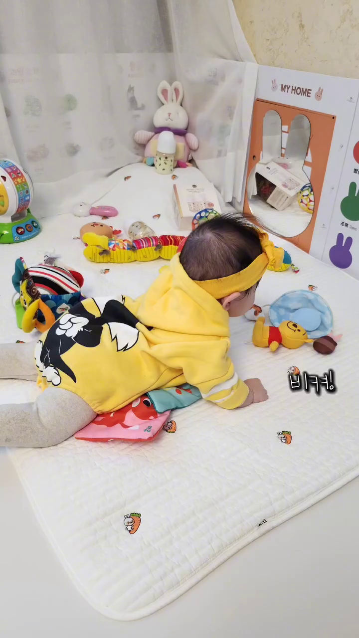#협찬 #광고 #제품제공

그린핑거 베베그로우는 멸종위기 야생식물 보전캠페인을 진행하고있는데 판매수익의 1%를 천리포수목원에 기부한다고해요!!!
디자인 젖병 3종 (노랑붓꽃, 동백, 목련) 그리고 
호랑가시나무 디자인 젖병이예요💐

❤️ 그린핑거 베베그로우 젖병

* 충격과 파손에 강한 안심소재 PPSU 젖병
* 와이드한 젖병 입구
* 쉽게 열고 닫을 수 있는 뚜껑
* 정확한 계량을 위한 10ml단위의 선명한 눈금
* 손에잡기편하고 수유에 적합한 가벼움

❤️ 그린핑거 베베그로우 젖꼭지

* 성장에 따른 3단계 아기입술 가이드라인
*  부드러운 실리콘소재
* 유두혼동이 없는 혼합 수유 젖꼭지
* 젖꼭지 흡착방지하는 커브라인
* 두개의 공기 밸브

#그린핑거 #그린핑거베베그로우 #그린핑거베베그로우젖병  #착붙젖병 #맘플 #호랑가시나무디자인젖병 #그린핑거베베그로우젖꼭지