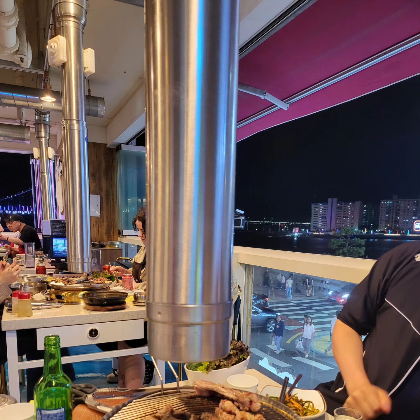 고깃집가서 맛저하고 아이들과 노래방♡
채이는 첫 노래방