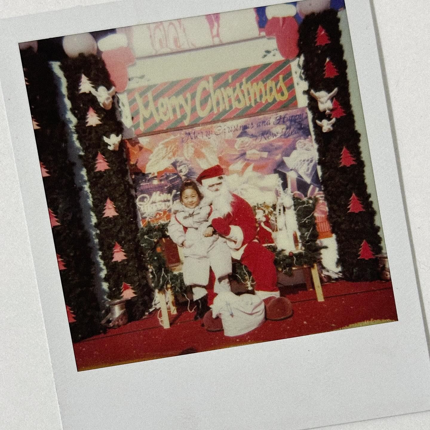 23 크리스마스 기록🎄

1. 산타믿던시절 사진 발견
3. 4. 언니들이 선물줌 💝
6. 내가만든 쿠키~~~~~~~
8. 하트하라고 시키는 언니들 왜저래 미쳤나봐~~~~~~~

#크리스마스 #지옥에서온쿠키