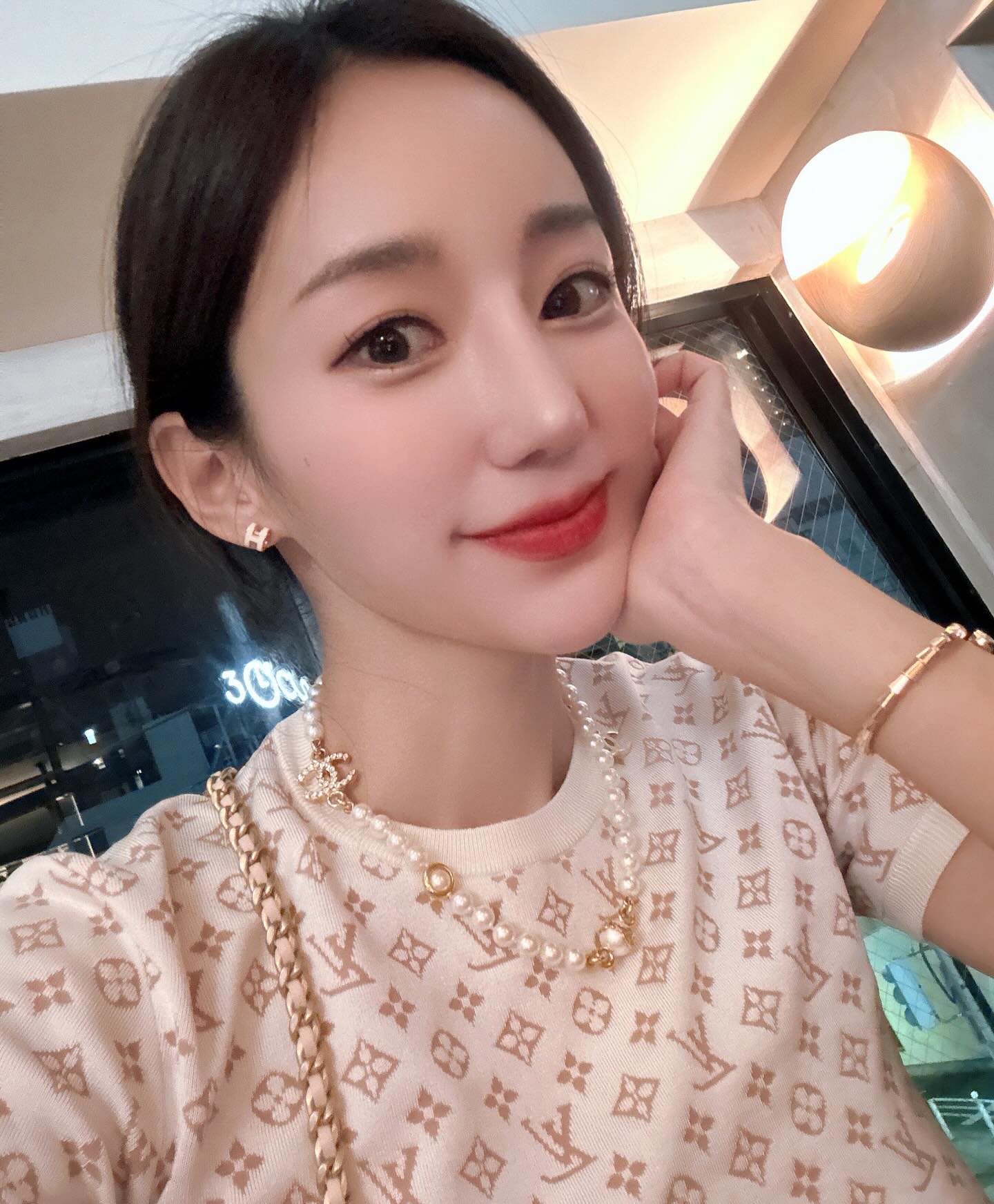 모두 시간내서 축하해주러 오시고 마음담은 선물들까지 잔뜩 챙겨주셔서 진심으로 감사드립니다🥺
저 숙취땜에 죽는 줄 알아써요? ….ㅋㅋㅋㅋㅋㅋ
요즘 내 사진첩에 짜파랑 게티 사진들뿐인데 오랜만에 셀카 찍어따 ㅋㅋㅋㅋㅋㅋㅋ

#결혼파티 #감사합니다 #잘살자 ! #이제술안먹어