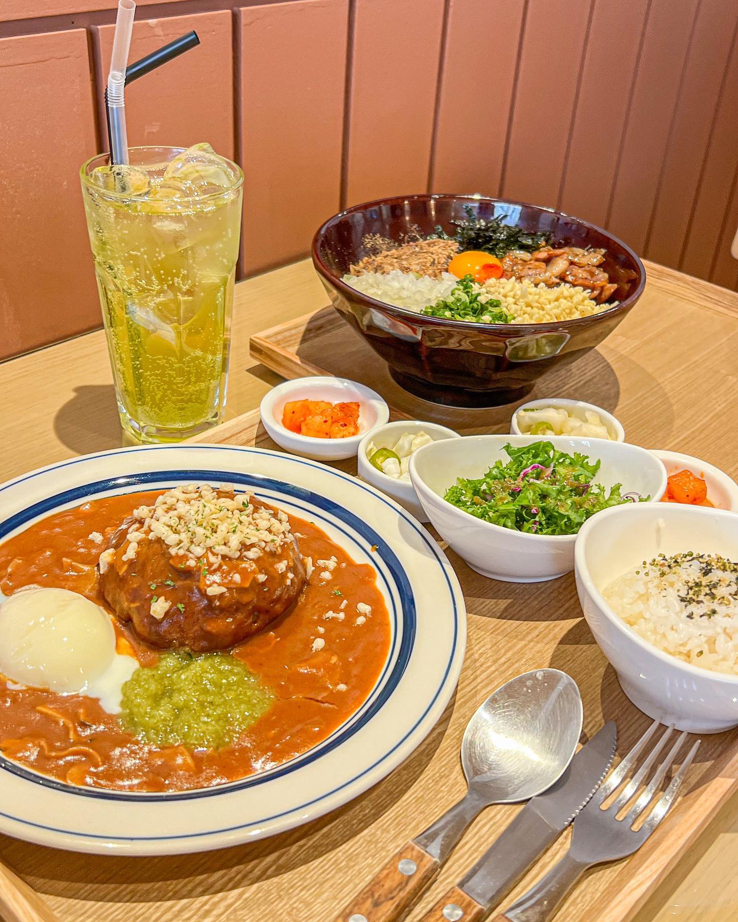 함박스테이크와 아부라소바
맛있어 🫶🏻

#도군함박 #반월당맛집 #대구종로맛집 #대구함박스테이크 #대구기념일 #대구파스타 #봉산동맛집 #반월당맛집  #삼덕동맛집 #대구맛집 #대구데이트 #삼덕동술집 #삼덕동핫플 #대구카페 #동성로맛집  #대구여행 #대구데이트코스 #대구레스토랑 #맛스타그램 #먹스타그램 #셀카 #좋아요반사 #좋아요 #맞팔 #맞팔해요