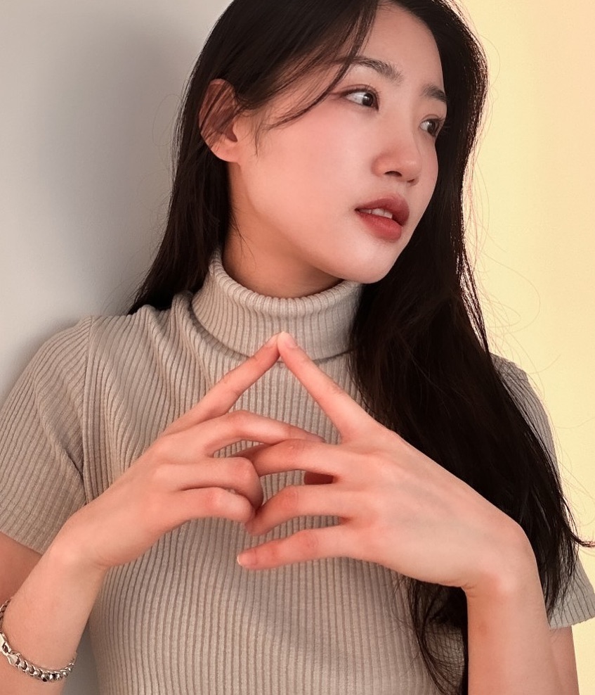 뜬금없이 새벽에 하는 생존신고..
잘 살고 있고 무탈하며 별 일 없이 행복합니다..👀..
이제 자주 글 올릴게요.- 🫶🏻