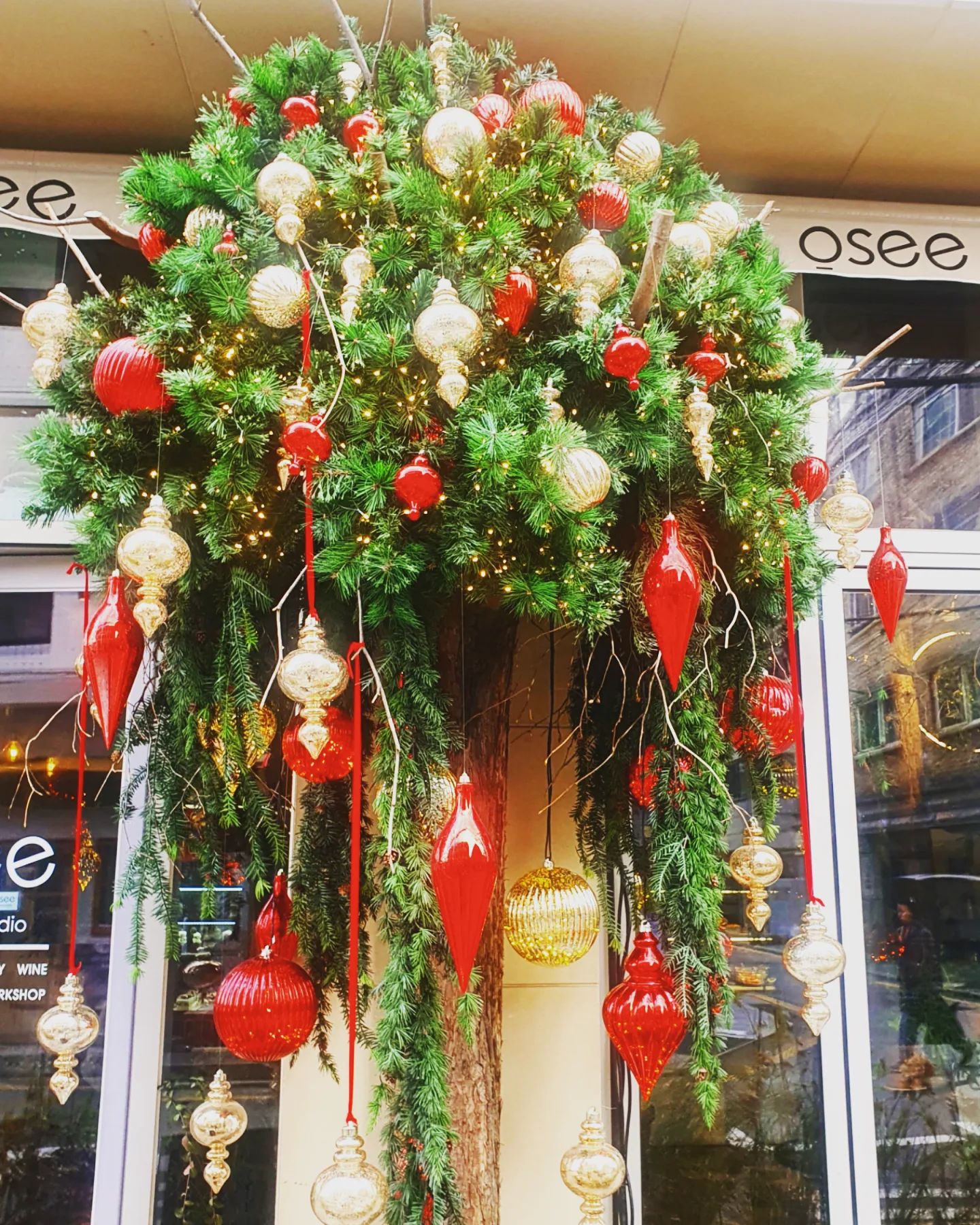 🎄 미리😁크리스마스 🎄
사당역 오쎄에서 올해 처음으로 
크리스마스를 느껴봤네~
정말 오래간만에 한강 다리 건너서 모임ㅋ;;
사당은 처음이지만 이 곳이 제일 핫플인듯!!
집에서 캐럴 좀 틀어야겠다😙
크리스마스 너무 좋아😍

📍사당역 오쎄
:서울 서초구 방배천로4안길 32 103~203호

#크리스마스#트리#커피#디저트
#사당역맛집#사당카페#자부타임 
#초등맘#감성#핫플레이스#오쎄