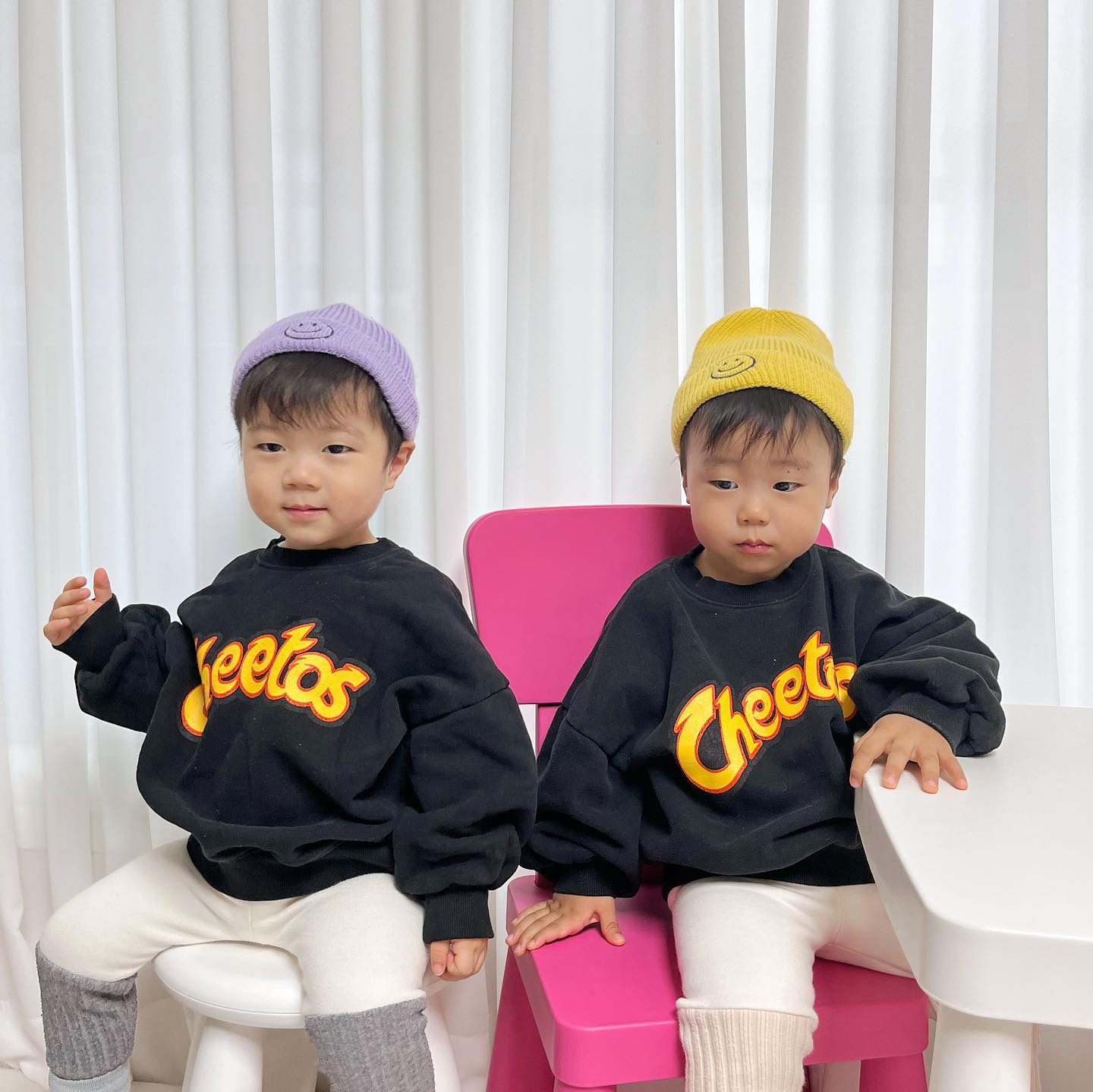 ⠀
깨발랄 1호2호
둥이여러분 에너지를
엄마한테 조금 나눠주지 않겠니🫣

.

.
우리 하루하루 즐겁게 보내자🦖🦖

.

#둥이맘 #아들둘육아 #에너자이저들