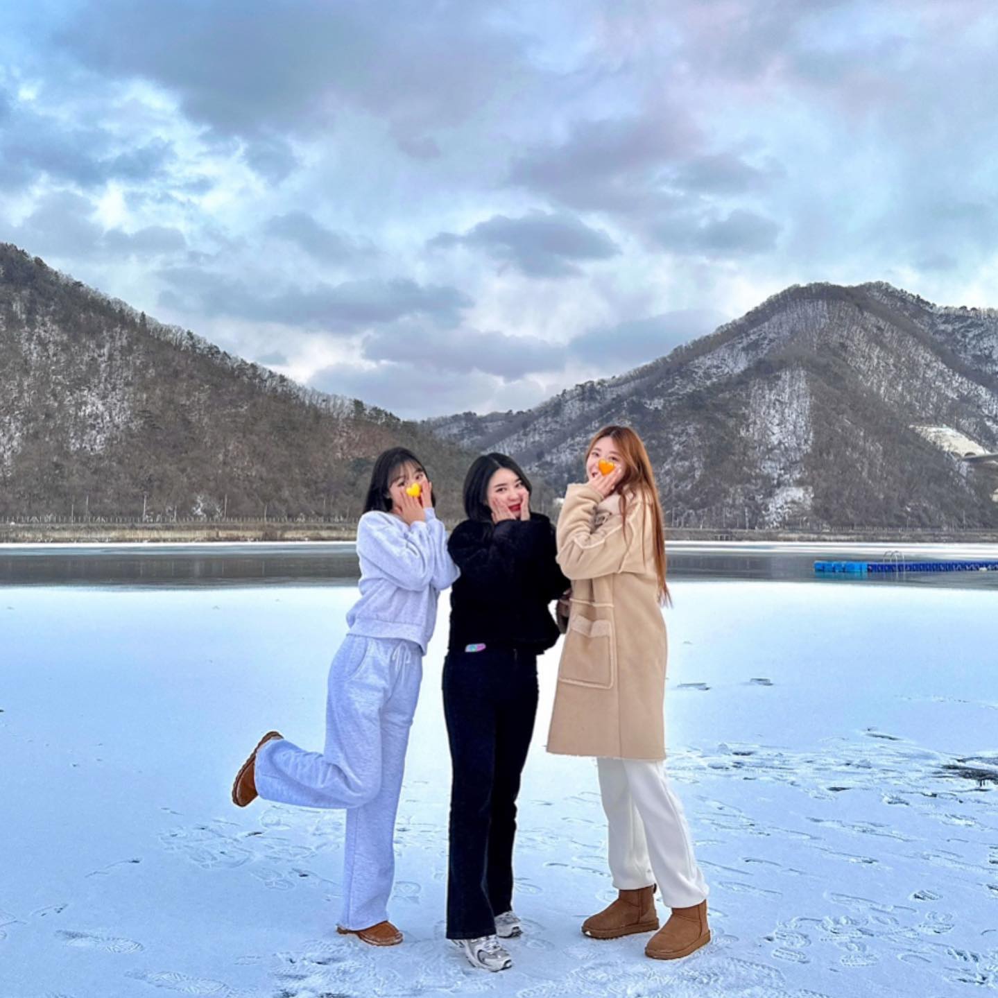 🤍술꾼도시여자셋ㅋ🤍

술안먹규 이번엔 여름말고 겨울여행 🚘
원래계획은 빙어낚시였는데 두분이
숙취에 찌들어계셔서 노선변경🫠

다음에 또 당일치기루 떠나쟈아 -