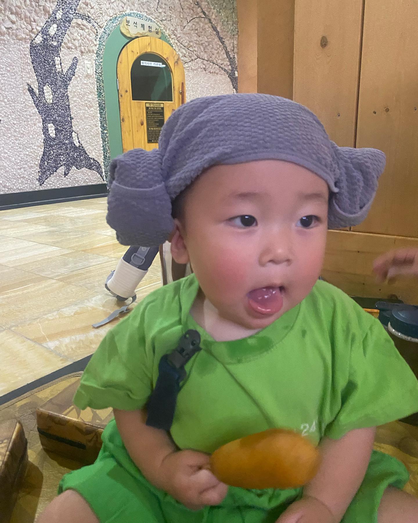 #첫찜질방
#생후1640#생후481
#장하랑#장하루
#애잡으러다니기바쁨 

하랑이도 하루도 처음으로 찜질방 입성😄
찜질은... 안하고... 먹고만.. 왔어요😆

찜질하고 미역국 먹고 싶었는데...
음식점은 안한다고해서... 못먹고😭
찜질은... 애들이랑가니... 역시나😭

#양머리#구운계란#식혜#아이스티
#먹을건다먹음
#연휴마지막날#연휴끝