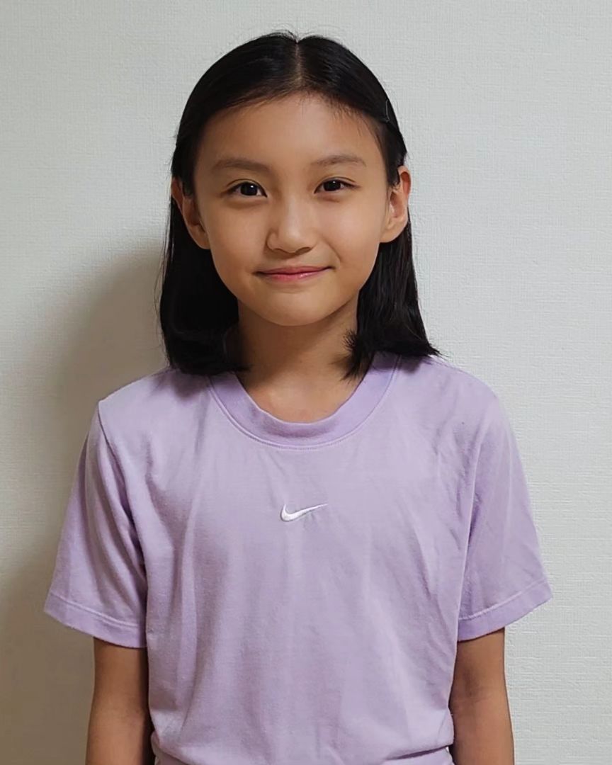 2024.8.1 하린이모습 남기기

키138cm/몸무게24kg. 11살.

오랜만에 오디션이 몰려와서 현재모습 사진도 남기고

연기영상도 찍고 나름 바빠봤네요🤣🤣

이번주는 학교도 학원도 심지어 여름방학 특강도 모두 방학

잘놀고, 잘먹고, 잘자고, 잘지내고 있어요.

다음주부터는 아침 9시반부터 저녁 7시까지 학원 스케줄이😭😭

그래도 잘견뎌주는 딸래미 너무 고맵고 사랑한다😘❤️💖💝
.
.
.
#밤12시까지연기영상찍기
#내일친할머니댁가려구애쓴다
#낮에키즈카페갔다왔는데 
#체력뭐임
#새벽1시기절하심
