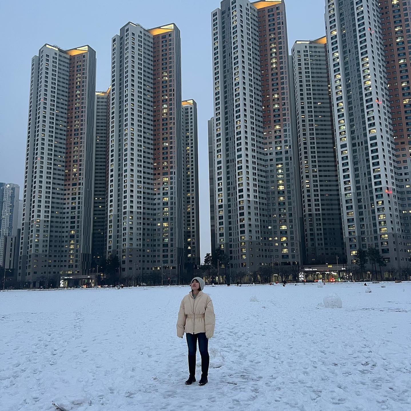 .
.
눈 많이 오니까 너무 신이 나자나☃️❄️🧤🧣🧦
久しぶりの大雪にはしゃぐ30歳🙌🏻
.
.
.
#눈밭 #폭설 #힐링여행 #고양시 #호캉스 #소확행 #일상 #연말 #잘가 #2023년 #겨울여행