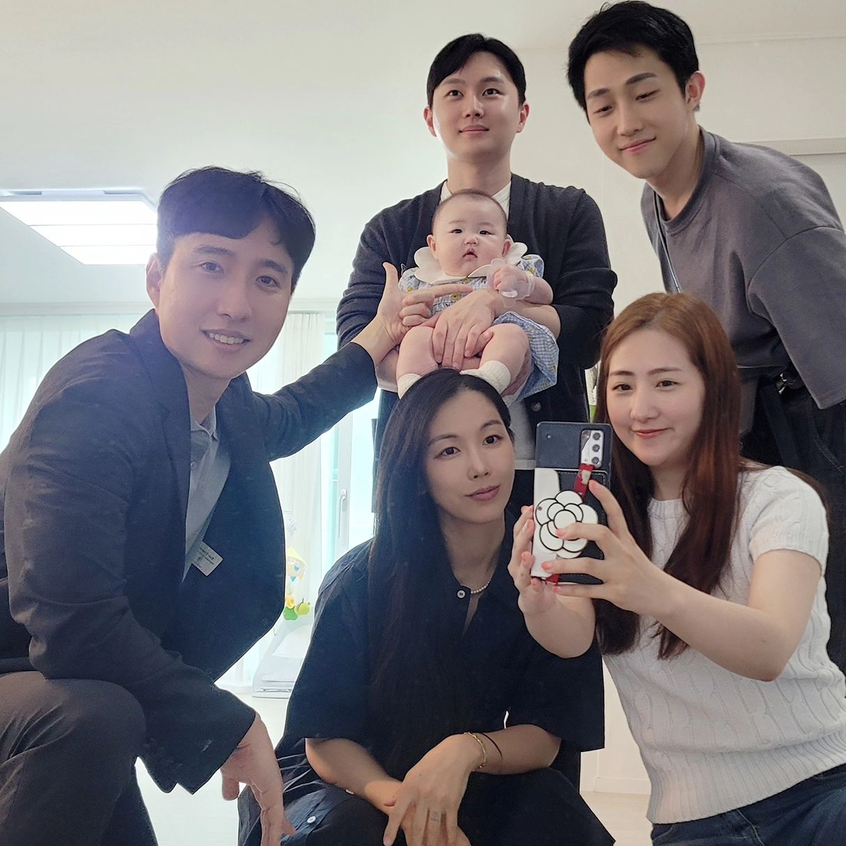 만나면 언제나 즐거운 나솔 4기 모임~! 😚
#나는솔로 #4기 #모임 #제각기 #다른 #시선이 #포인트