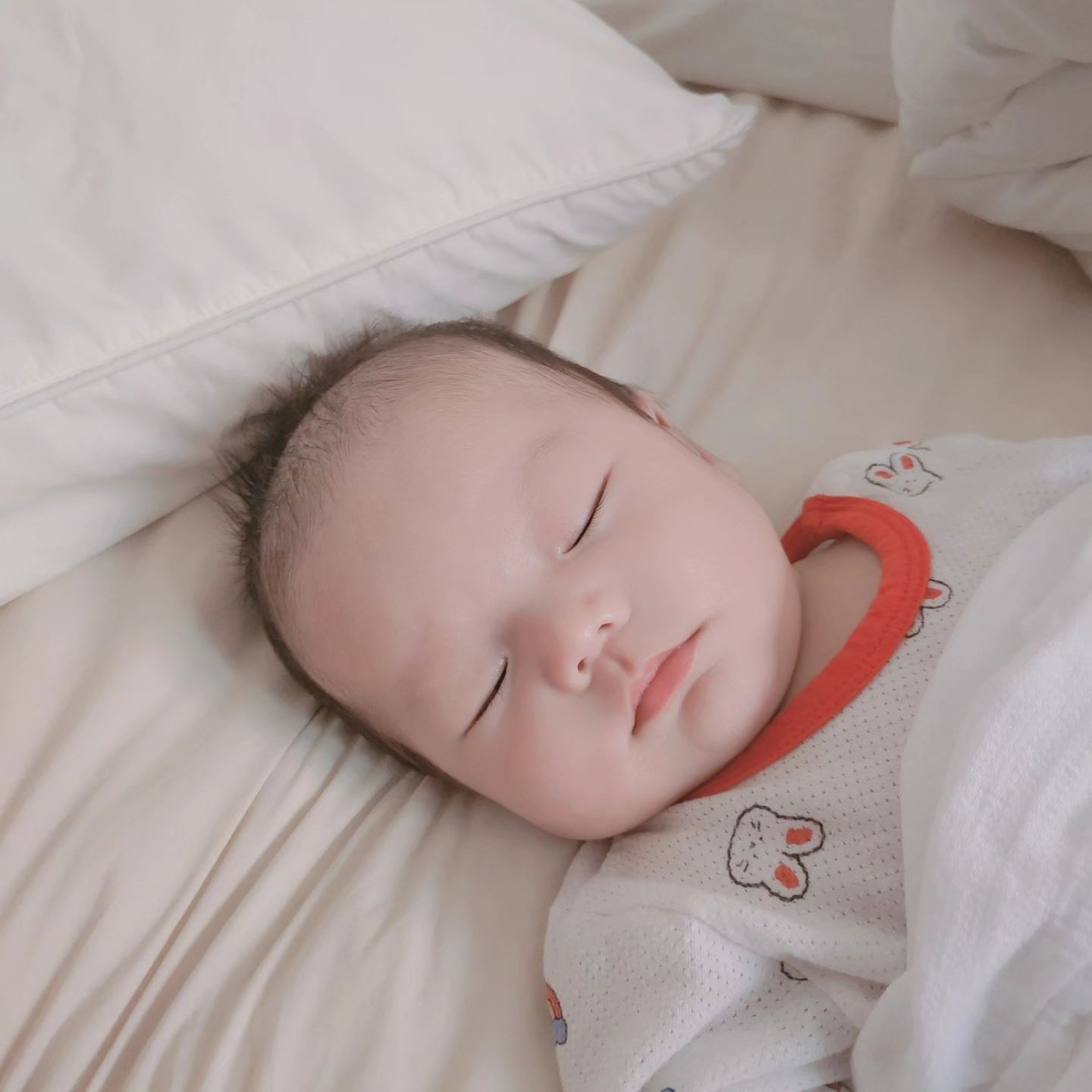 D+74 오늘 첨으로 졸리다고 때쓰지 않고 스르륵 잠들었당 ㅠㅠ엄마울어 😭