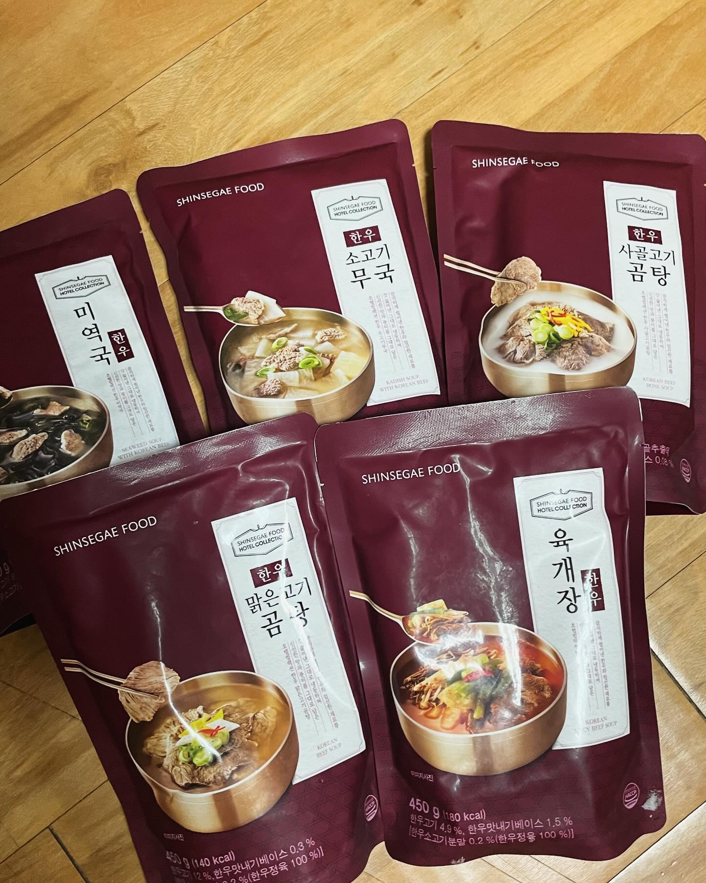 #제품무료제공 #국요리추천 #요리 #오늘뭐먹지 #스타일러매거진 #쓰리뷰
#호탤컬렉션 #강남간편식 #한우국탕  #신세계백화점
#ssg닷컴
국물요리 좋아한다면 호텔컬렉션 국요리
간단하게 한 팩 뜯어 후루룩
호텔컬렉션 5가지 종류 냉동인데 일품이네요
한우육개장  한우사골고기곰탕  한우소고기무국  한우미역국
맛있는 국물요리  제대로 즐겨봐요