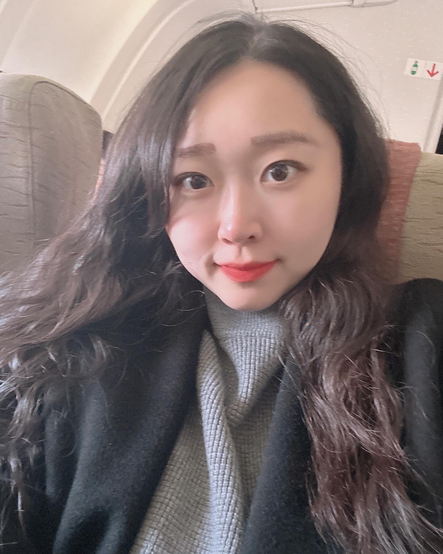간만에 짧은 일정이지만
제주도 여행을 가게 되었어요 😆
제주 야시장도 들리고 
연애 때부터 하고싶던 제주자동차극장 데이트도 하구 
카페가서 힐링하고 ♥️ 
행복이 뭐 별건가 싶더라구요 ㅎㅎ 

가끔 이렇게 짧게라도 소중한 사람과 여행하는게 좋은거같아요 
오늘도 행복한 하루 보내세요 😍👏

#제주도여행 #제주야시장 #제주도 #제주자동차극장 #여행 #셀카 #셀카그램 #일상 #소통 #맞팔