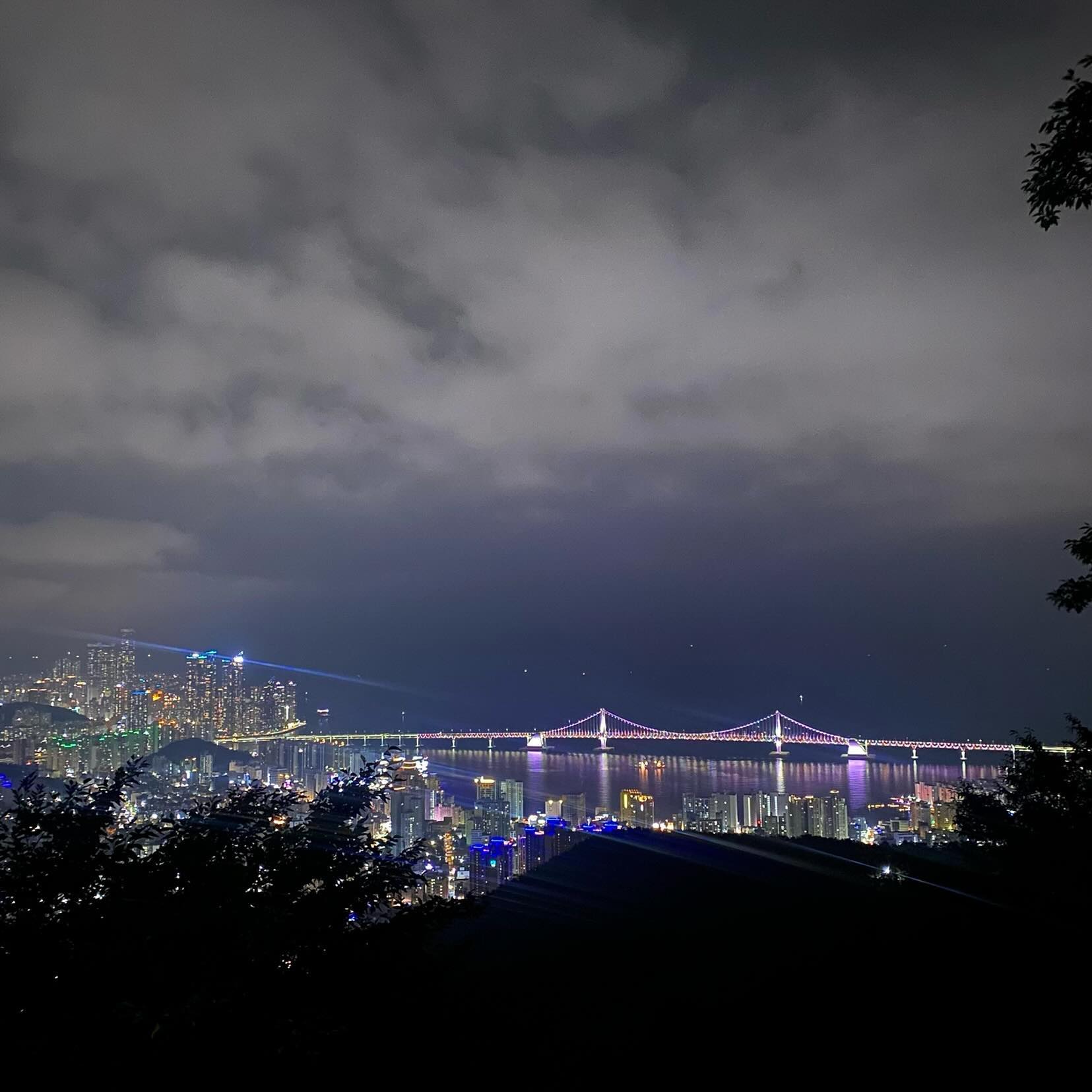 남자친구가 보여줄게 있다며 데려온 곳
이렇게 이쁜 뷰 본적있나여,, 😉✌🏻❤
심쿵해버렸네
눈호강 맘껏 하고 갑니당✨
