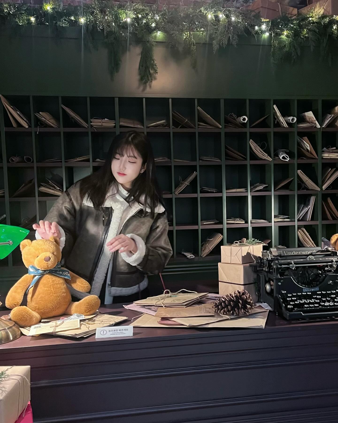 백수는 심심해..
.
.
.
.
.
.
.
.
.
#더현대서울 #크리스마스 #크리스마스마을 #겨울룩 #여자코디 #오늘의코디 #ootd #fashionstyle
