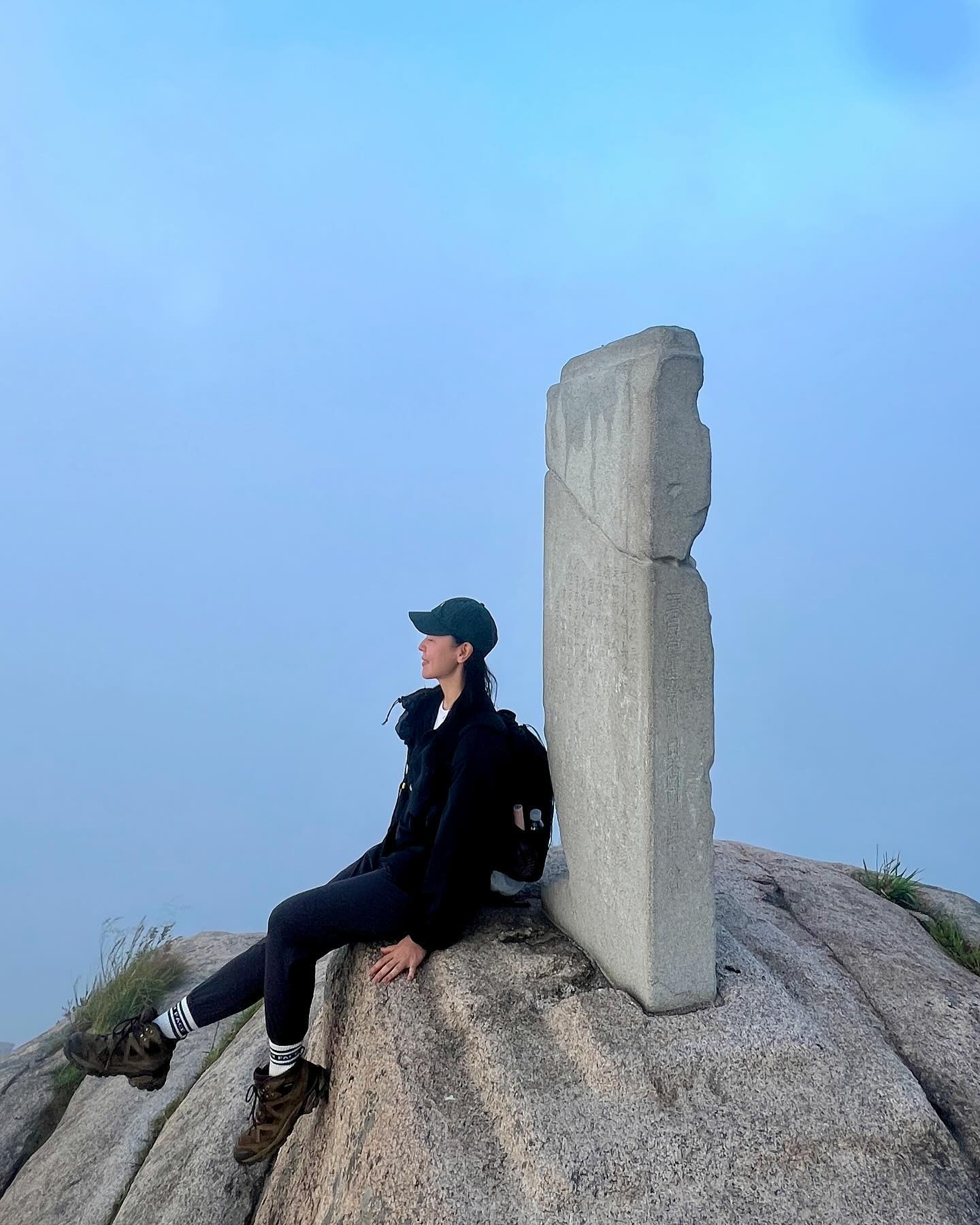 .

곰탕도 괜찮아🌫️
더운 여름날 우리가 좋아하는 비봉⛰️

#북한산 #비봉 #진흥왕순수비 #일출산행 #곰탕 #주말등산 #20230826 #chaelee_mountain