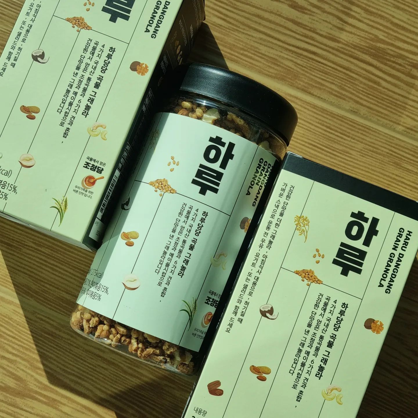 .
아침에 간단하게 먹을 그래놀라 찾다가 강봉석명인 하루당당 곡물 그래놀라 먹고 있어요!!

바쁜 아침에 아침밥 대신에 요거트나 우유에 곡물 그래놀라 넣어서 먹고 있어요!
곡물 그래놀라 먹고나면 나름 든든해서 점심식사 전까지 괜찮았어요!!
.
.
.
#협찬 #그래놀라 #시리얼 #곡물그래놀라 #강봉석조청 #두레촌
.
.
#먹방스타그램 #먹스타맞팔 #먹스타그램 #먹스타 #먹방 #먹팔 #맞팔하면선팔 #맞팔 #맞팔선팔 #맞팔해요 #맞팔선팔환영 #맞팔은댓 #맞팔환영 #맞팔댓글 #선팔환영 #선팔맞팔 #선팔하면맞팔 #선팔 #선팔하면맞팔가요 #소통