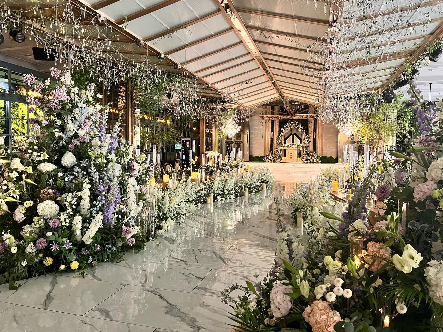 📍광명역사컨벤션

 긴장되고 설레던 첫 웨딩홀투어👰🏻‍♀️ 가보고 싶었고 넘 예뻐서 맘 속에 생각중이던 베뉴인데,,,생각보다 직접 봤을땐 느낌이 확 오진 않았따...🥹 역시 웨딩홀은 직접 방문해야 느낌이 오나보다...❌

͙⁺˚*･༓☾　　☽༓･*˚⁺‧͙
결혼준비는 다이렉트 결혼준비 direct.wedding

추천인코드 : ❤️‍🔥 [ 오구커플 ] ❤️‍🔥
: 최초가입시 입력하시면 3만원 현금적립💸
: 스드메 및 혼구용품 등 현금처럼 사용가능👍🏻

.
👰🏻‍♀️🤵🏻
🌹캐쉬백 받고 포인트 모아서 스드메 0원
🌹합리적인 가격과 가성비 좋은 제휴업체
🌹든든한 비동행 플래너 
🌹하나뿐인 나만의 결혼 준비

#다이렉트결혼준비 #다이렉트웨딩 #결혼준비 #웨딩준비
#웨딩홀투어 #광명역사컨벤션웨딩홀 #결혼시작 #다이렉트결혼준비 #오구커플
