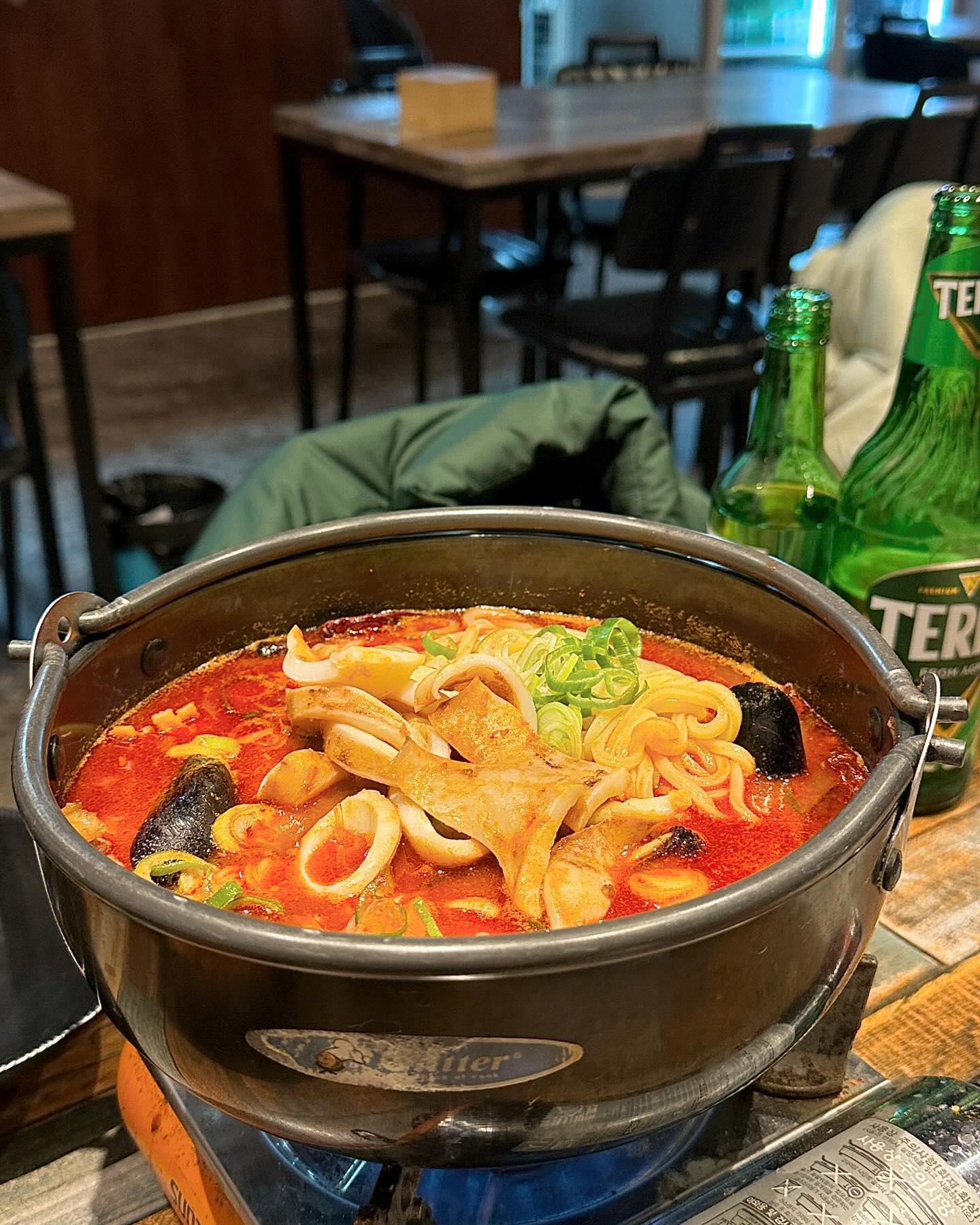 ⠀⠀⠀⠀
📍상주, 딱한잔만
⠀- 매일 17:00-24:00 라스트오더 23:40 / 매주 월요일 휴무
⠀- 포장, 배달, 예약, 단체이용 가능, 주차

술집이지만 식사메뉴도 많아서
집만 가까웠으면 밥먹으러 오고싶은 곳!
가격도 대체로 저렴한 편이라 부담없이 가기 좋아오 ꒰⍢꒱ ༘*

⠀⠀⠀⠀
✔︎제육덮밥 ✔︎통오징어짬뽕탕 ✔︎기본텐동

⠀⠀⠀⠀
#딱한잔만#신봉동호프집 #신봉동안주맛집 #신봉동맥주집
#상주술집 #상주신봉동술집 #상주맛집 #상주안주맛집#윶잇냠_상주