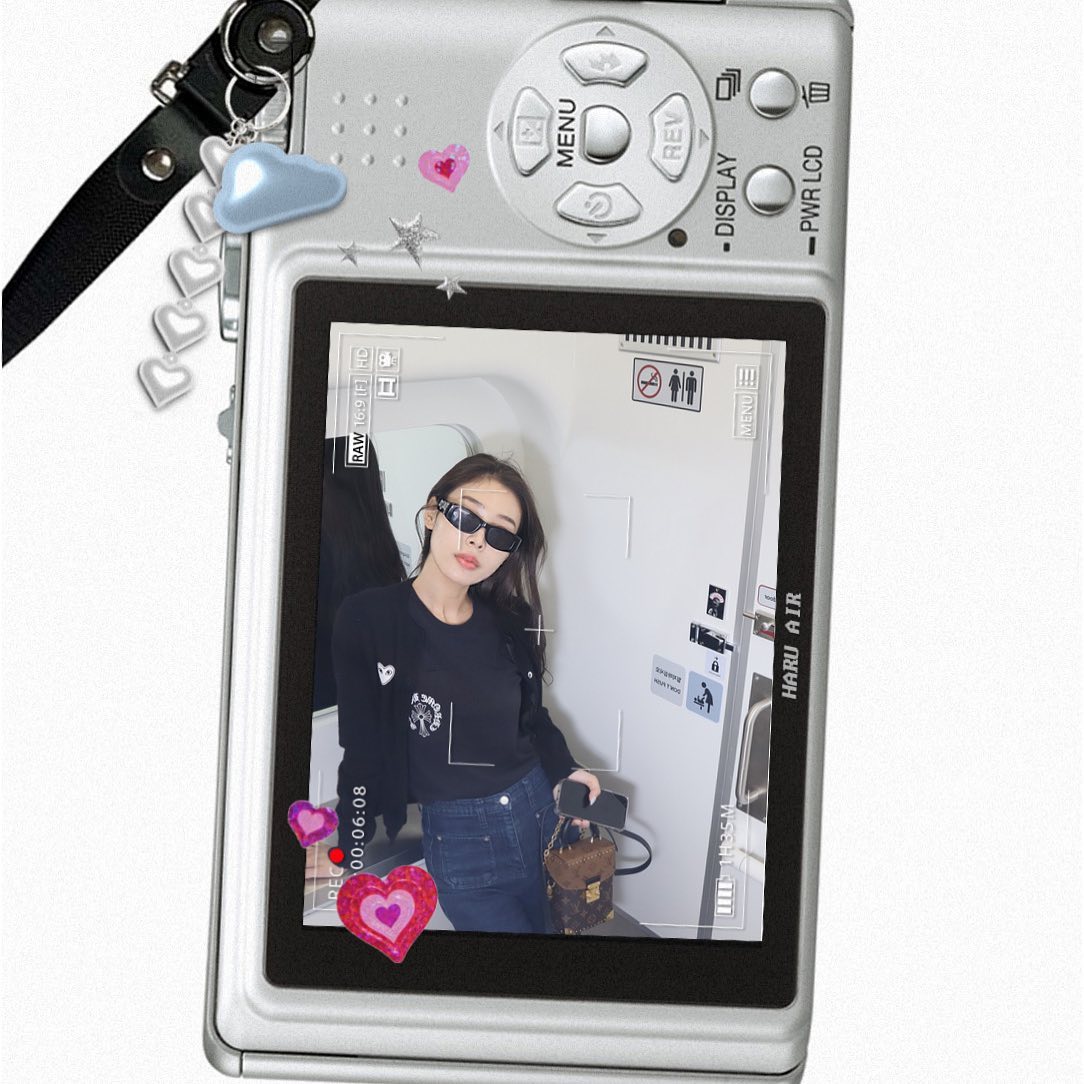 아침에 airplane toilet photo 찍었다 😎