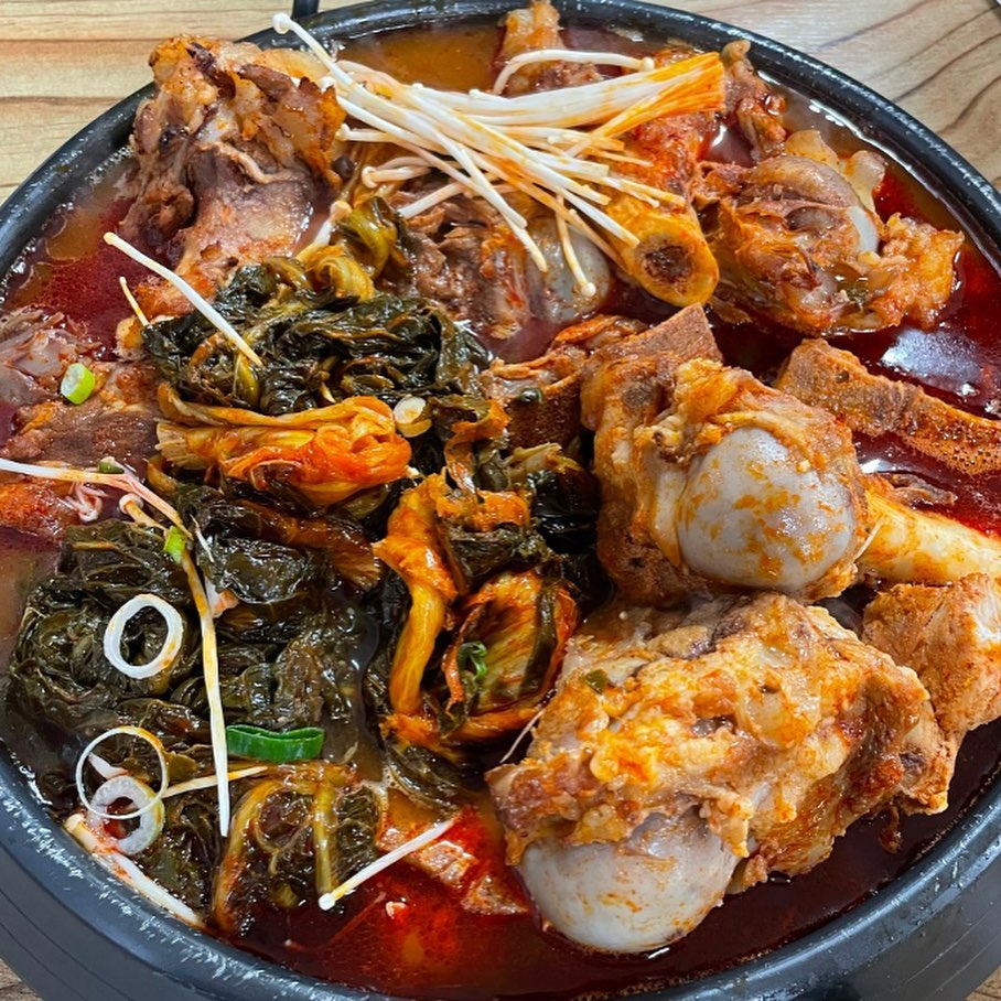 #협찬#정직한모자감자탕 🍖✨
전주여행가서 들른#평화동감자탕맛집 ‼️
푸짐한감자탕에 맛도리볶음밥까지~
매장도넓어서 단체손님들도 편하게방문가능해요☺️
너무너무 맛있고 사장님도 친절해서 대대대만족🥹👍

#전주감자탕#전주한옥마을맛집#평화동맛집추천