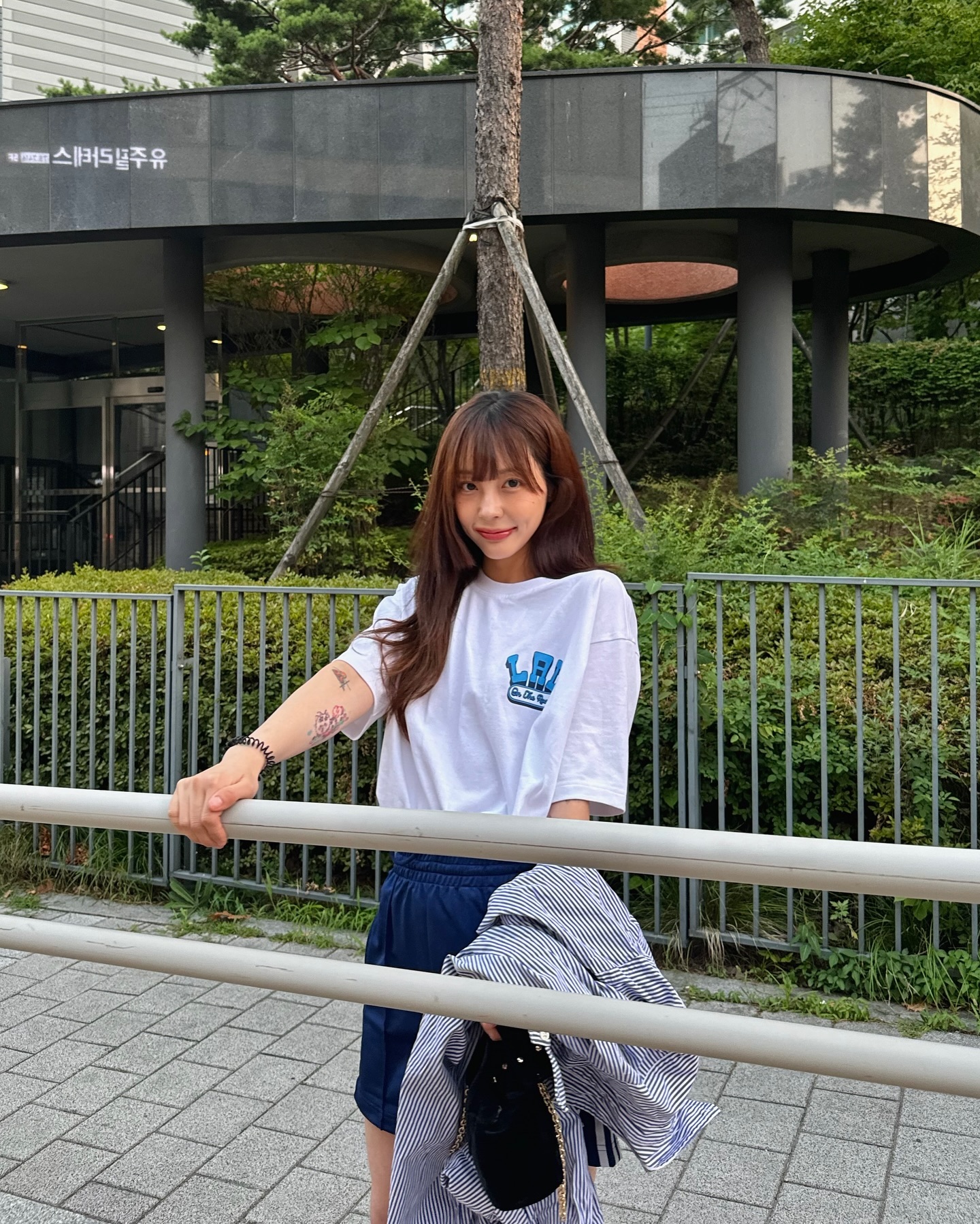 NBA팀 로고와 이미지를 모티브로 한 스트릿 캐주얼 브랜드 
 ⑅᜔ ׄ ݊ ݂ nbastyle_kor ۪ ֹ ᮫  이번 24SS 컨셉은 농구뿐만 아니라 
MZ세대 취향저격하는 그래픽 무드들도 많더라구요 ₊˚⊹⋆ .ᐟ.ᐟ

혼자 보기 너무 아까우니 꼭 만나보세오 >~< 

#광고 #느바앤미 #NBA #nba24ss  #nba그래픽티셔츠 #nba그래픽반팔