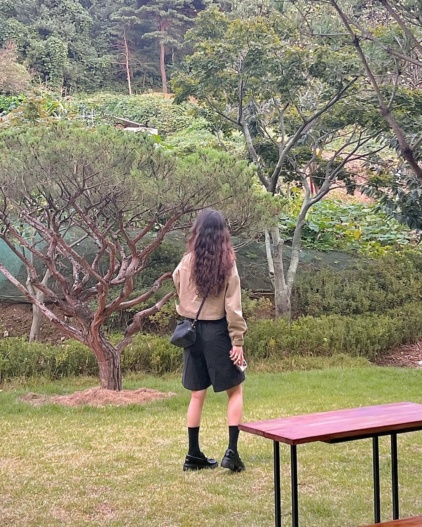 내 맘대로 뒤죽박죽 피크닉이니까 내맘대로 뒤죽박죽 올리기👧🏻🎶

반바지 코디에 푹 빠졌는데 금세 추워져서 넘 아쉽다구요 ₍₍ (̨̡ ‾᷄⌂‾᷅)̧̢ ₎₎ 낭낭한 내 가을감성 지켜야된다구우 가을아 가디마

⠀
⠀
⠀
#fallinlovefall #🍁
#데일리코디 #일상 #가을 #피크닉