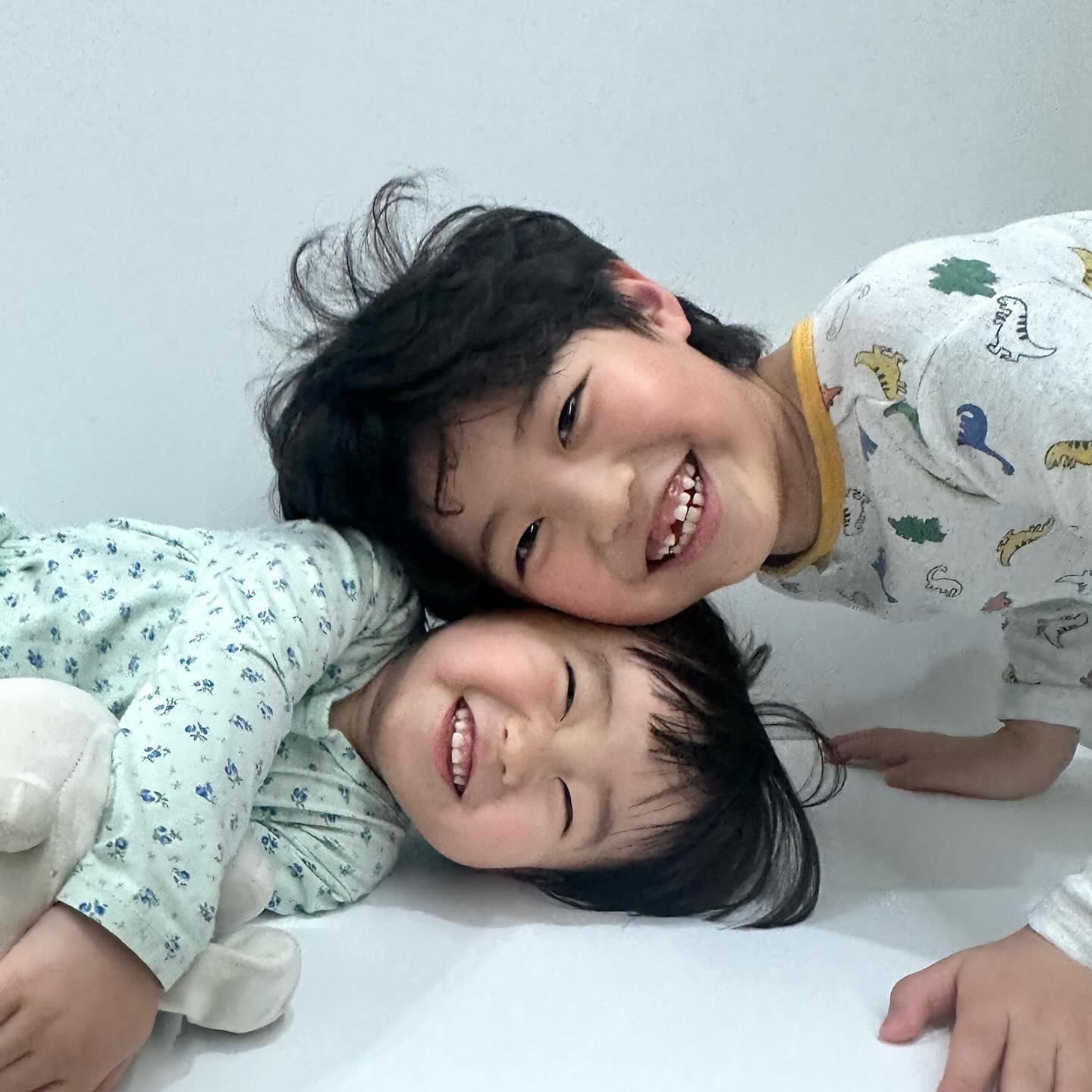 💖 행복하자 내김씨들 💖
.
.
#형제 #아빠와아들 #얼굴탑쌓기
