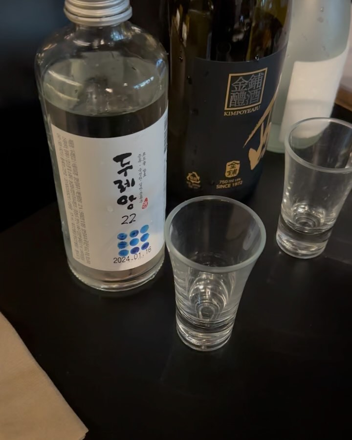 논알콜 부터 직접담근 수제청으로 만든 다양한 
종류의 판매하고 있는데 취향에 맞는 정통주를 제공하기위해 
시음 서비스를 제공하고 있다는게 큰 매력인곳이에요

캐치테이블 통해서 예약이 가능하고 한식베이스의 구성으로 
부담스럽지않게  먹을 수 있는 안주들이에요
오늘 시킨 피순대구이, 두부김치 두가지는 
레시피 알아오고 싶은 최애안주가 되버렸어요 🖤

주소:서울 강남구 선릉로157길 14-8 2층
전화번호 : 0507-1447-4589



#광고 #협찬 #압구정로데오역맛집 #압구정찐맛집 
#압구정역맛집 #압구정역찐맛집 #압구정핫플맛집 
#압구정로데오거리맛집 #압구정역근처맛집 
#압구정소개팅장소추천 #압구정데이트추천